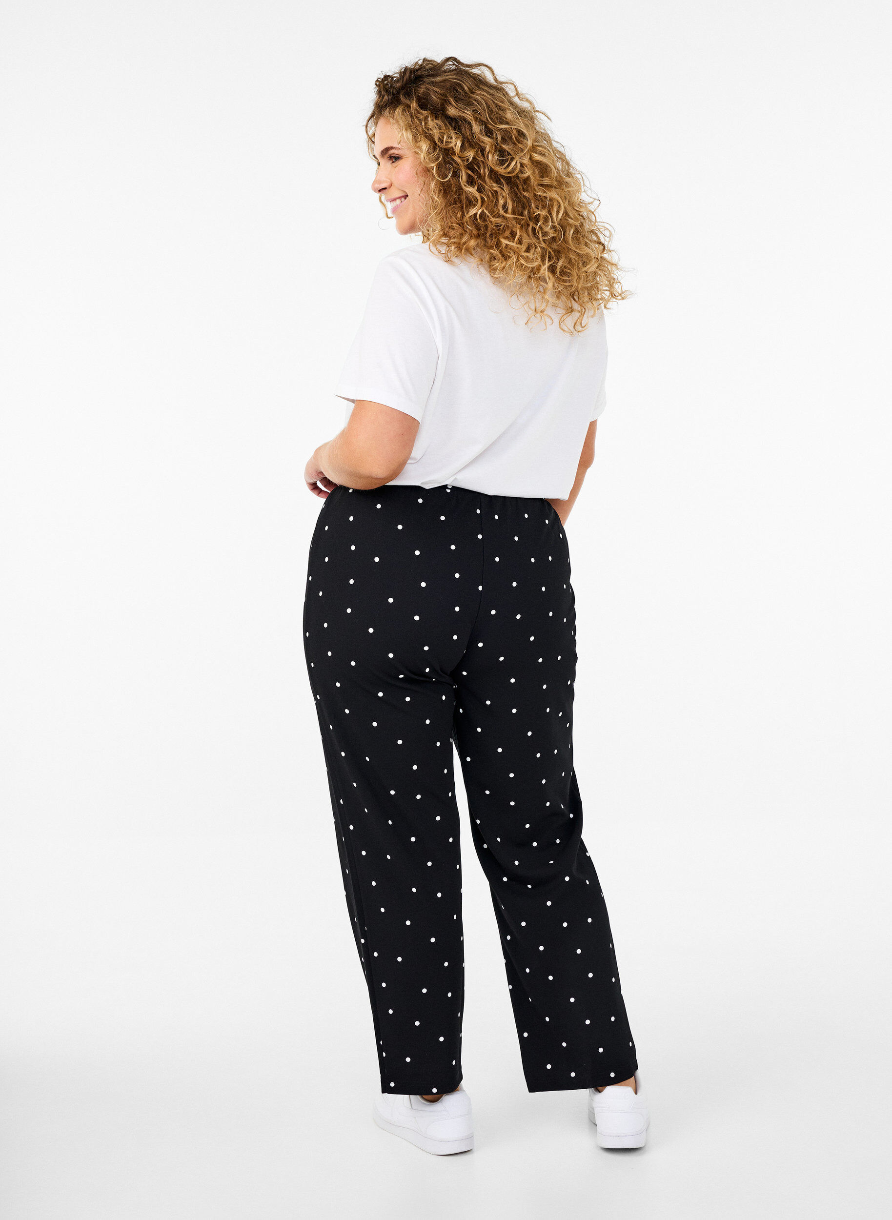 Zizzi FLASH - Broek met rechte pasvorm, Zwart, Model image number 1