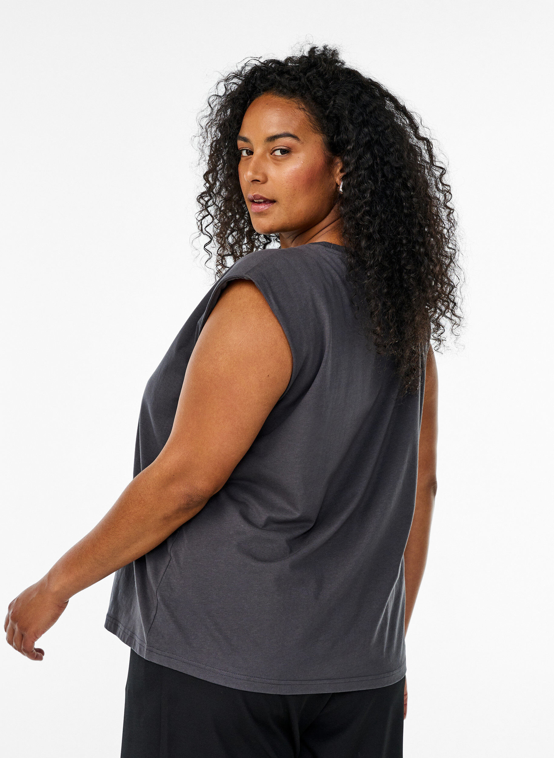 Zizzi Mouwloze blouse van jersey met schoudervulling, Grijs, Model image number 2