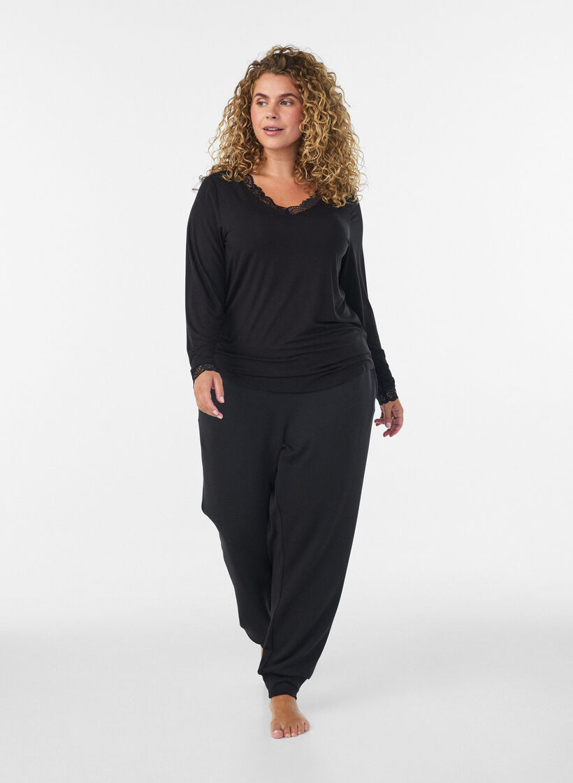 Viscose blouse met kanten afwerking en V-hals, Zwart, Model image number 1
