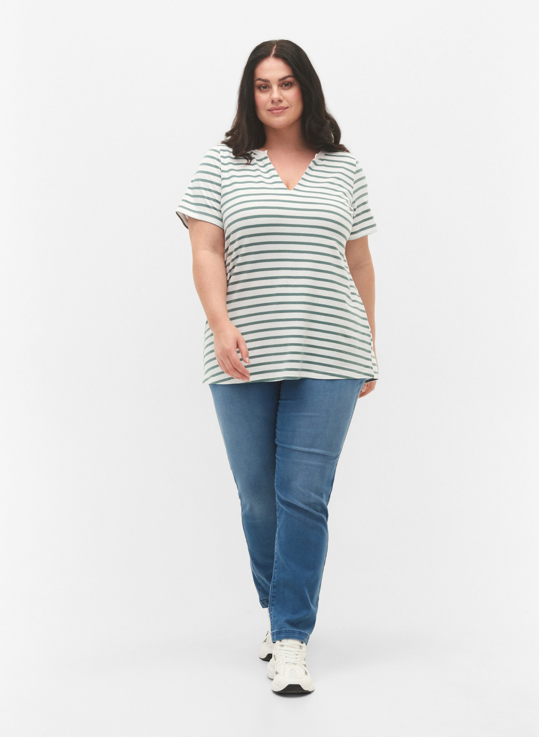 Zizzi Katoenen t-shirt met strepen en V-hals, B.White/SeaP.Stripes, Model image number 2