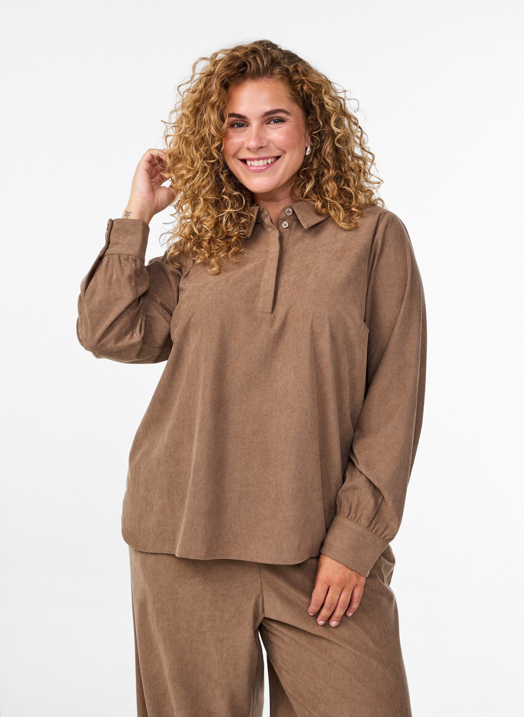 Overhemdblouse met lange mouwen in corduroy, Bruin, Model