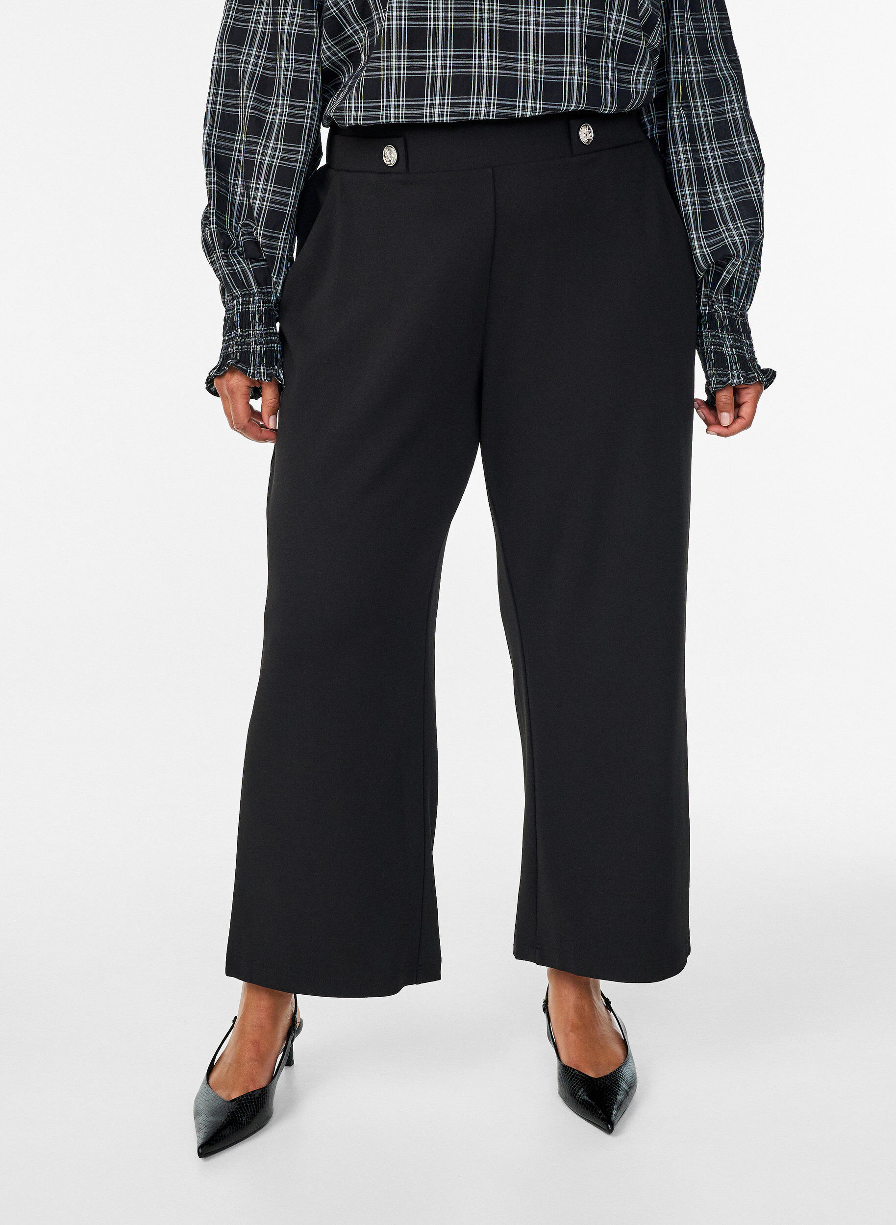 Zizzi Losse broek met zakken, Zwart, Model image number 2