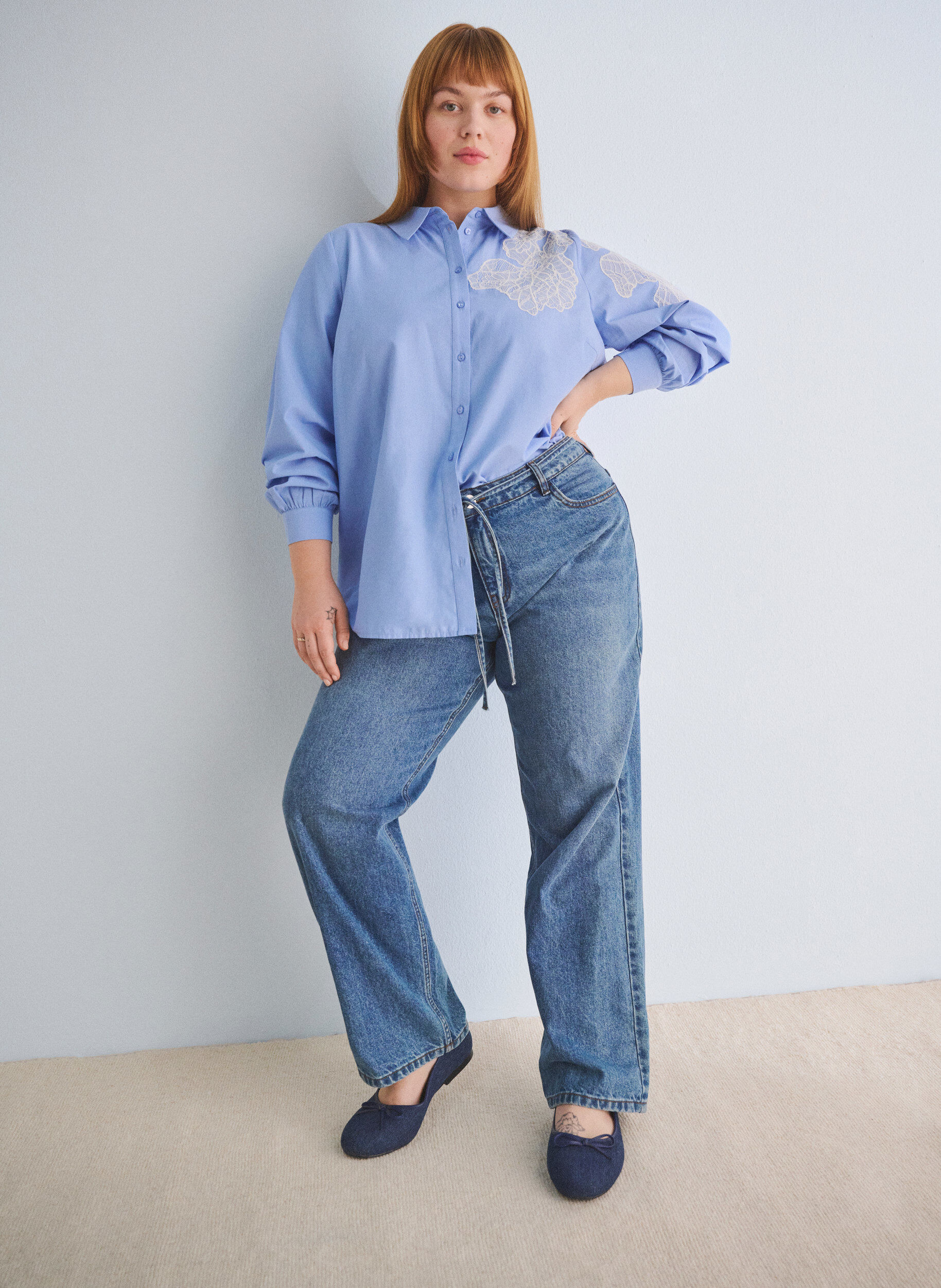 Zizzi Shirt met kanten details, Blauw, Image image number 0