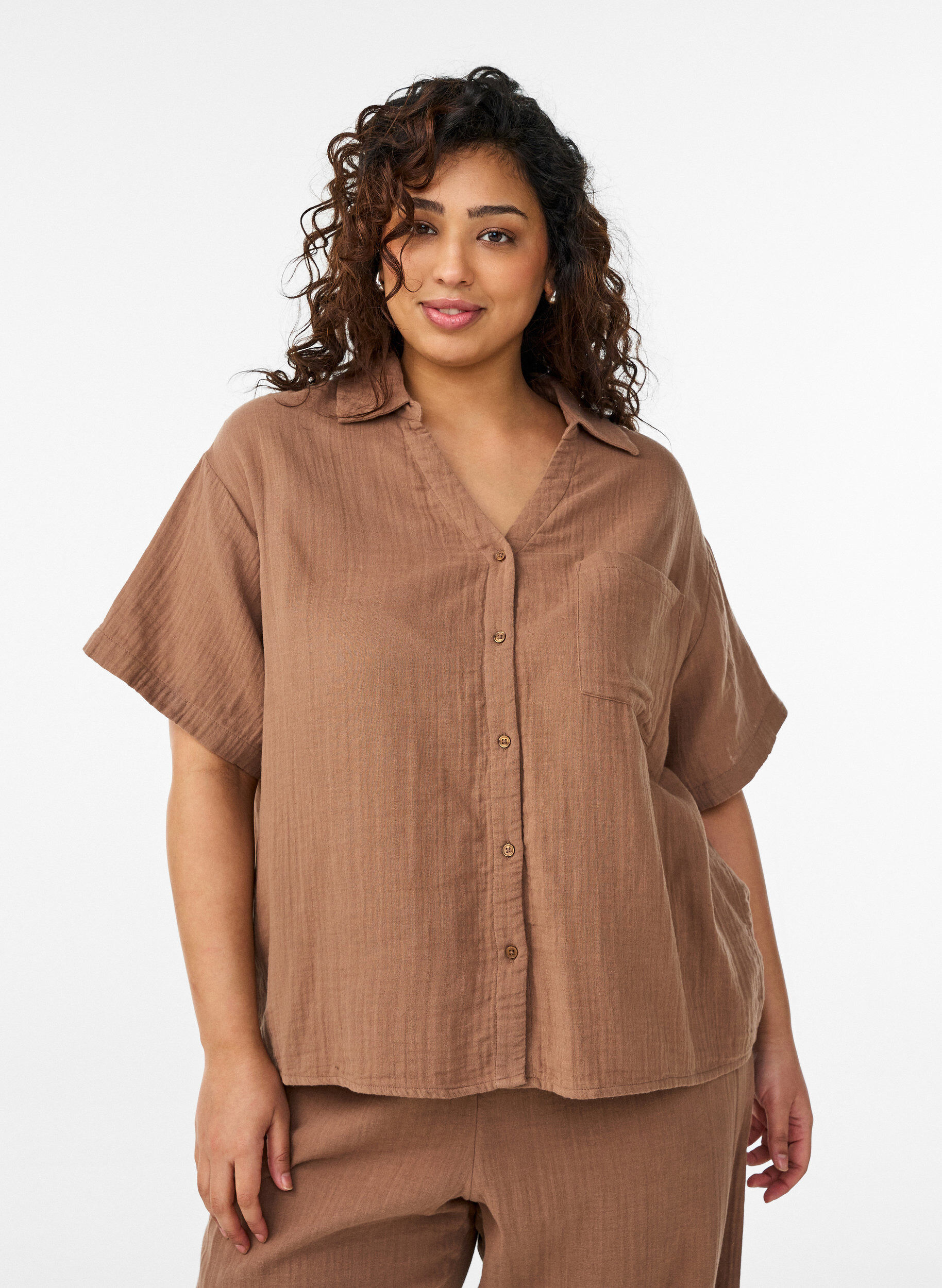 Zizzi Katoenen mousseline blouse met korte mouwen, Bruin, Model image number 0