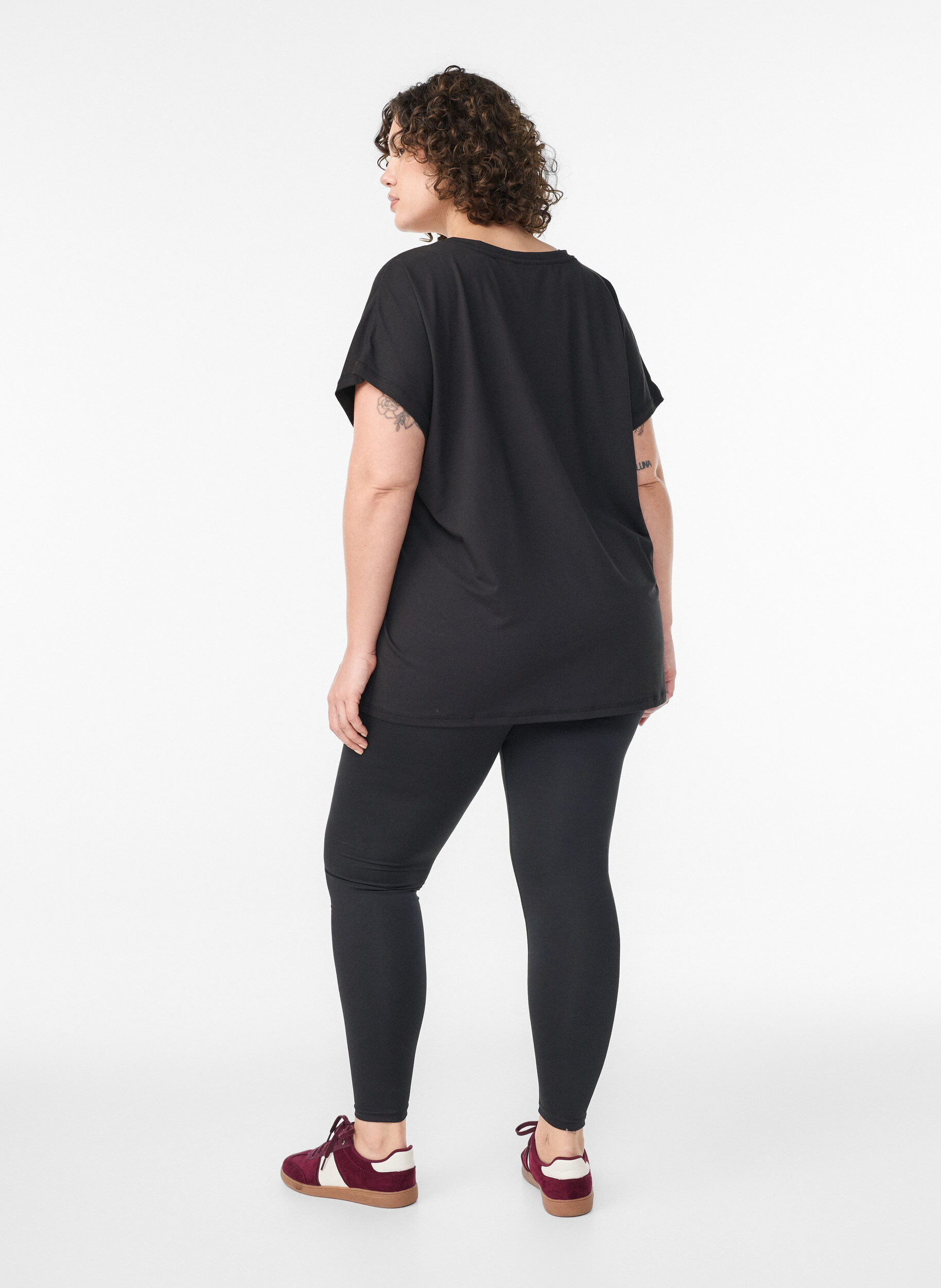 Zizzi Gecropte basic workout leggings, Zwart, Model image number 2