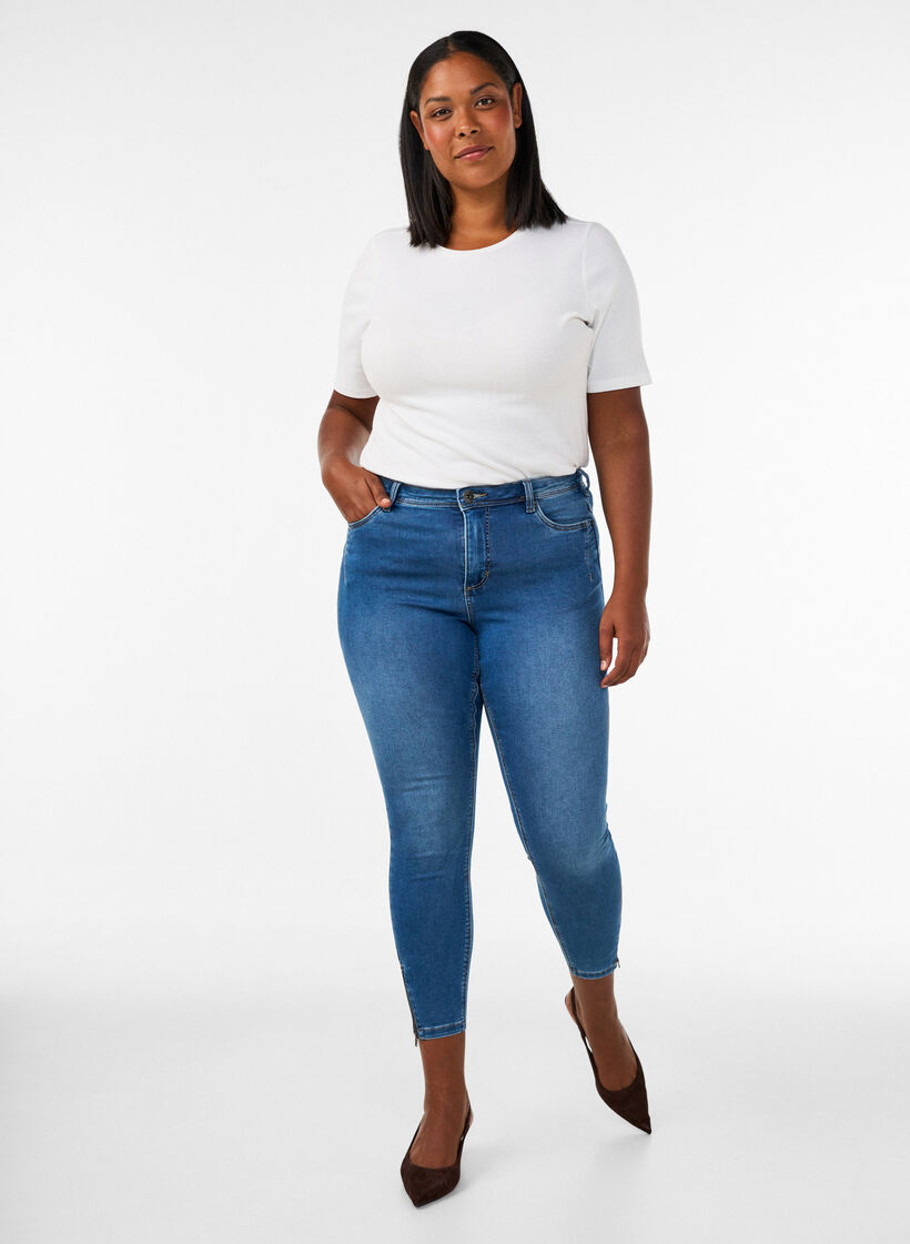 Gecropte Amy jeans met ritssluiting details, Blauw, Model image number 0