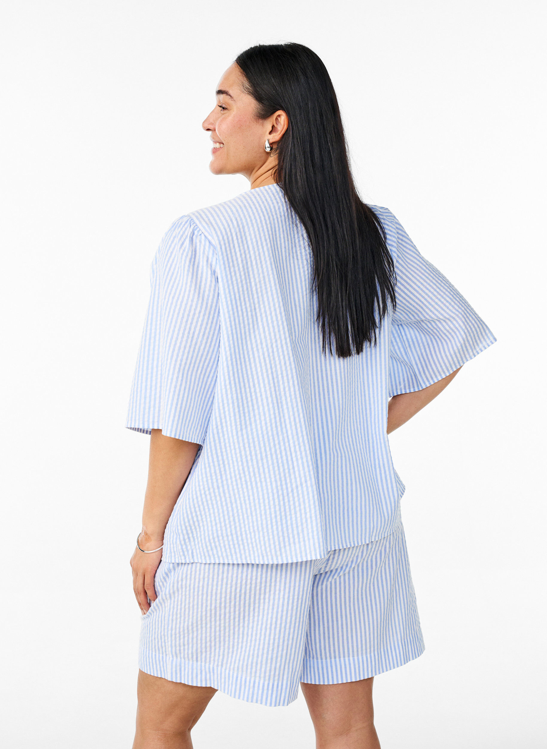 Zizzi FLASH - Korte broek met strepen en een hoge taille, Blauw, Model image number 2