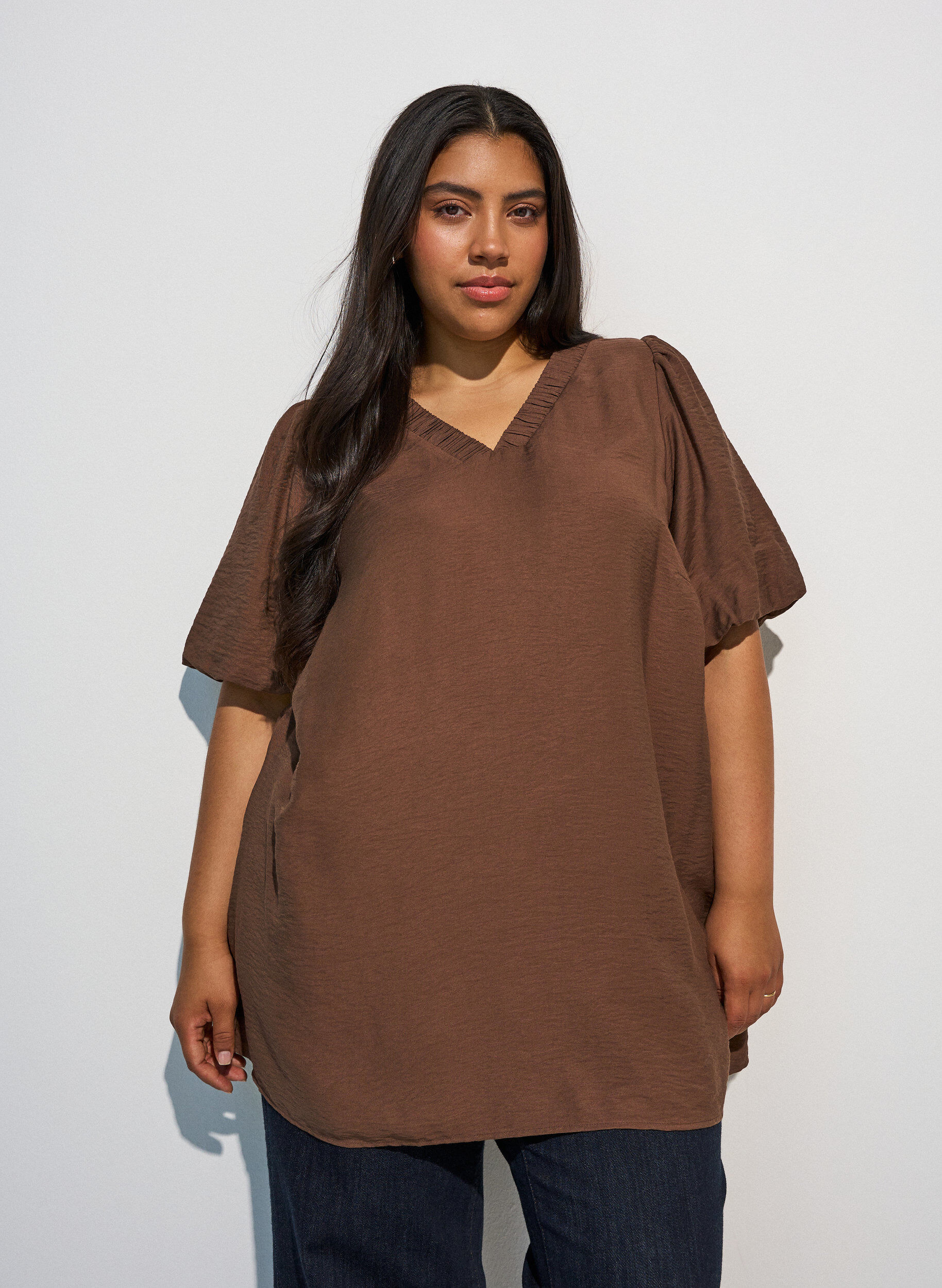 Tunic met ballonnenmouwen en een V-hals, Bruin, Model