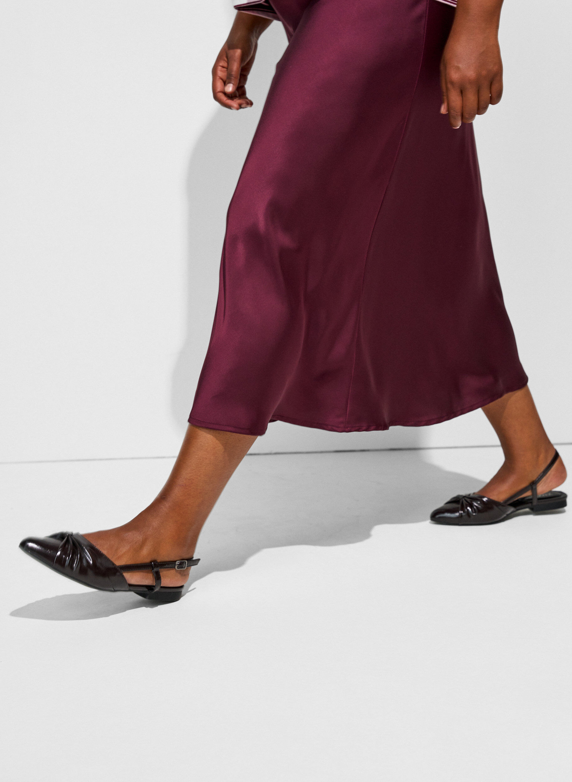 ZizziSatijnen midi rok, Rood, Model image number 3