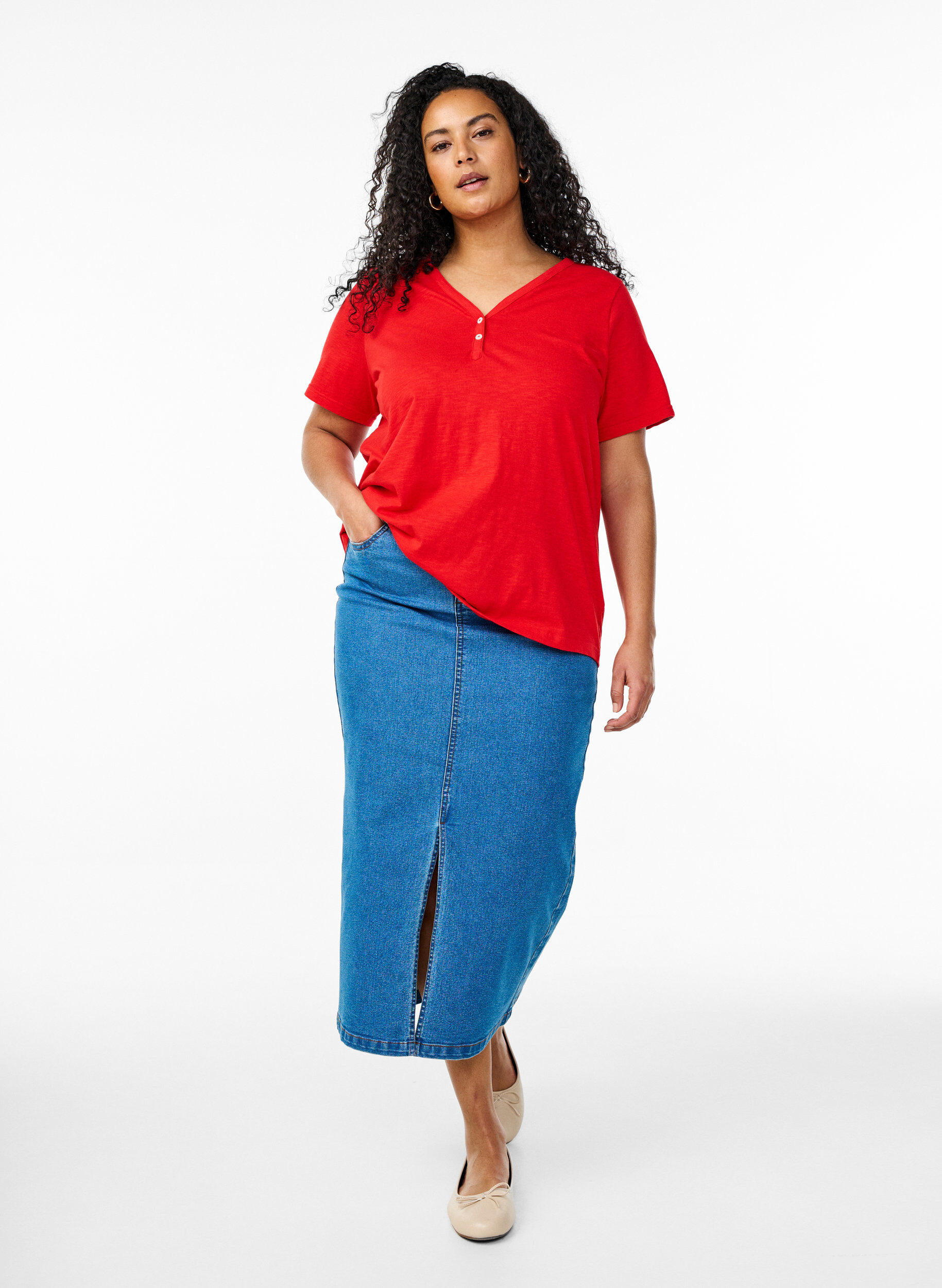 ZizziT-shirt met knoopdetail, Rood, Model image number 1