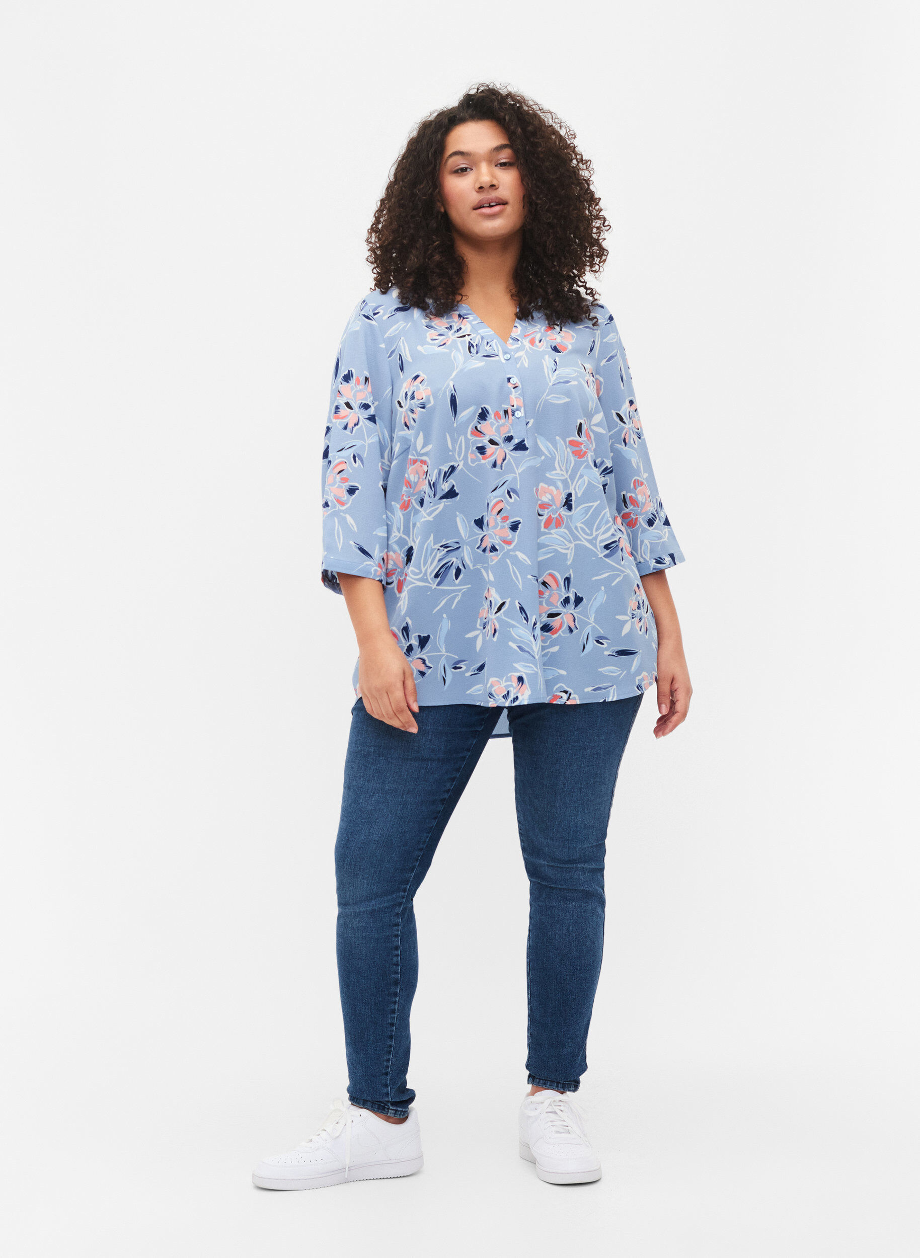 Zizzi Blouse met bloemendesign en 3/4 mouw, Outline Flower, Model image number 1