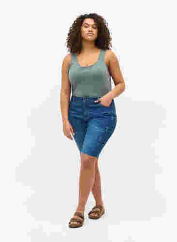 Denim shorts met zakken en ruwe rant, Blue denim, Model image number 2