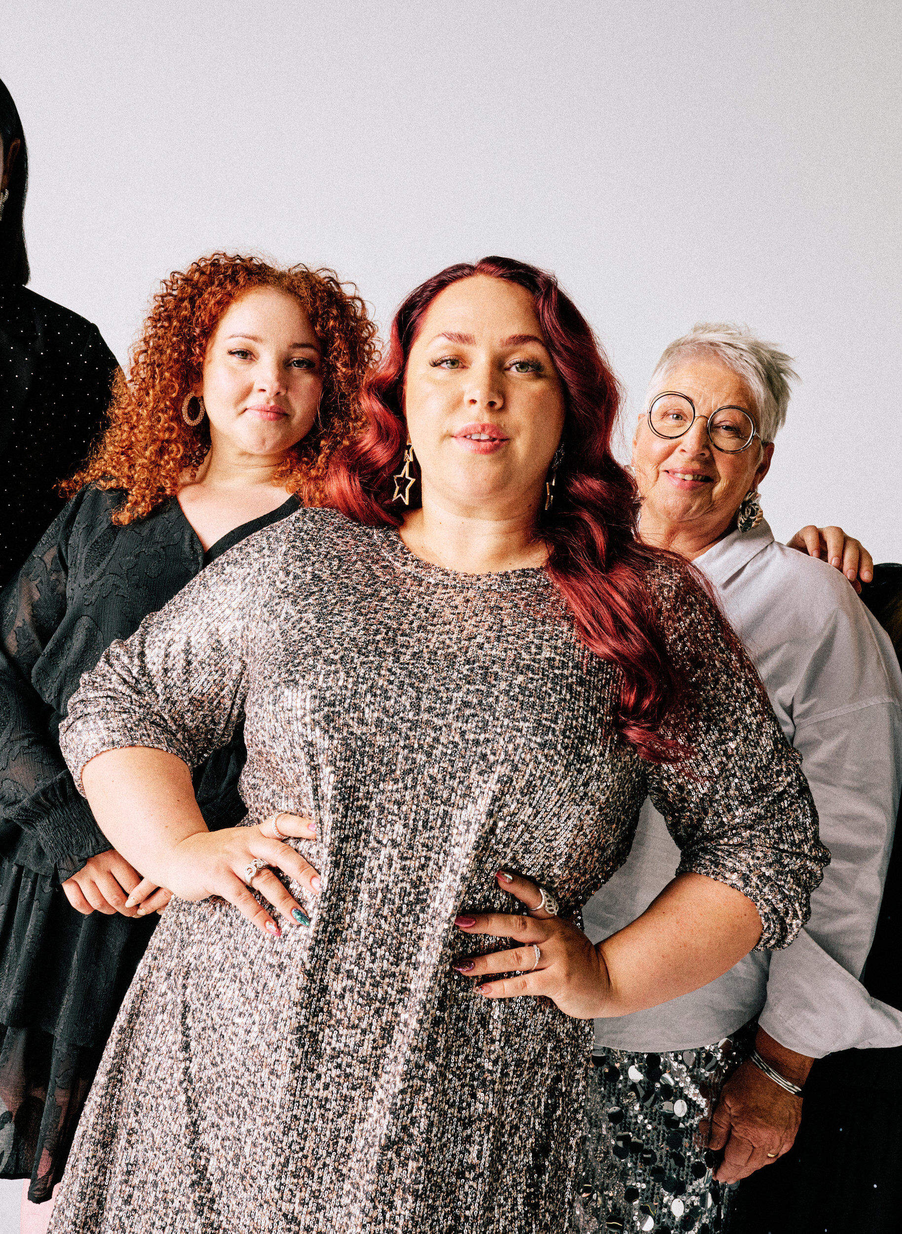 Zizzi Korte paillettenjurk met lange mouwen, Bruin, Image image number 0