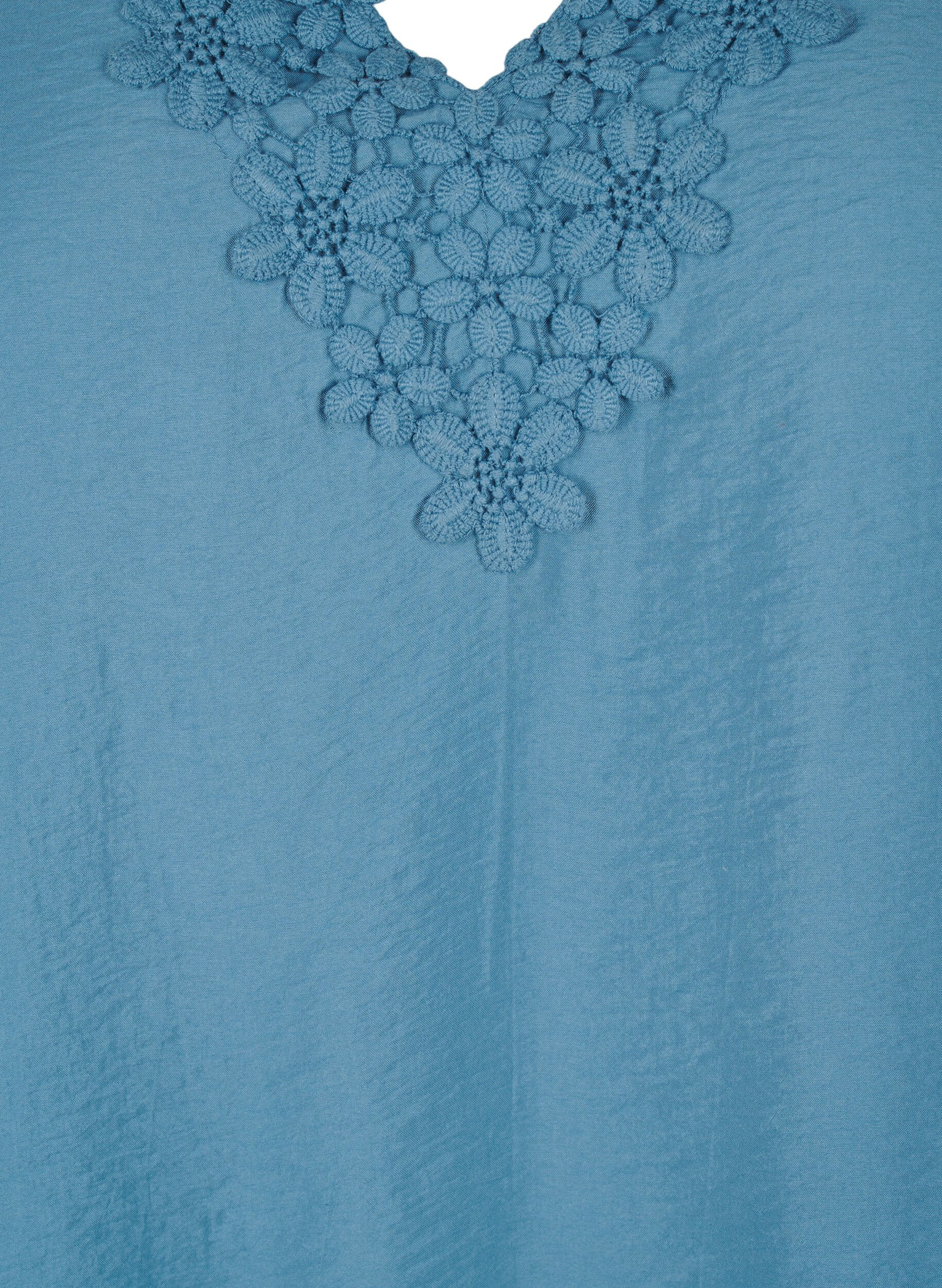 Zizzi Blouse van viscose met v-hals en borduursel, Blauw, Packshot image number 2