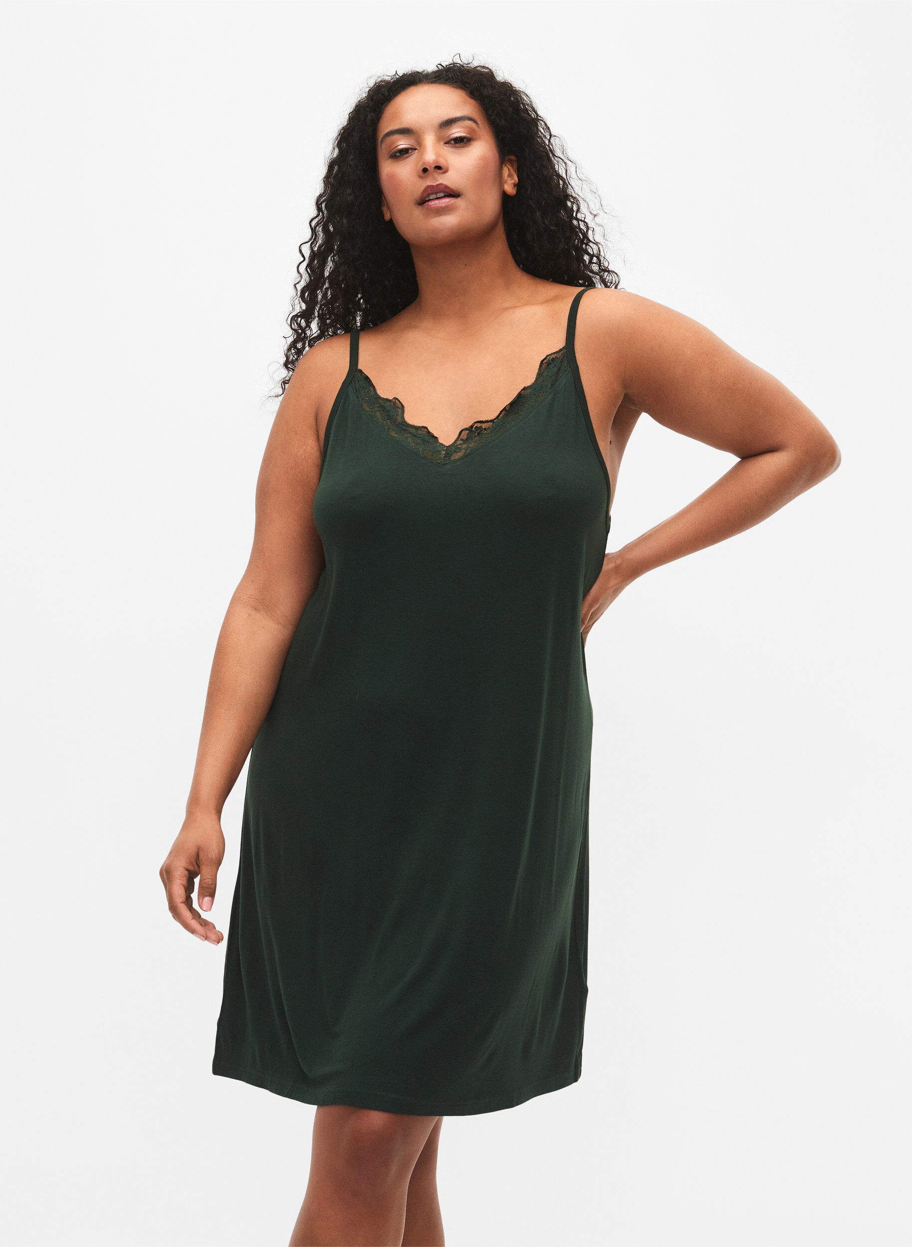 ZizziPyjama jurk met kanten rand in viscose, Groen, Model image number 0
