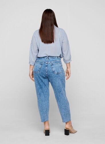 Mille mom fit jeans in katoen, Blue denim, Model image number 1