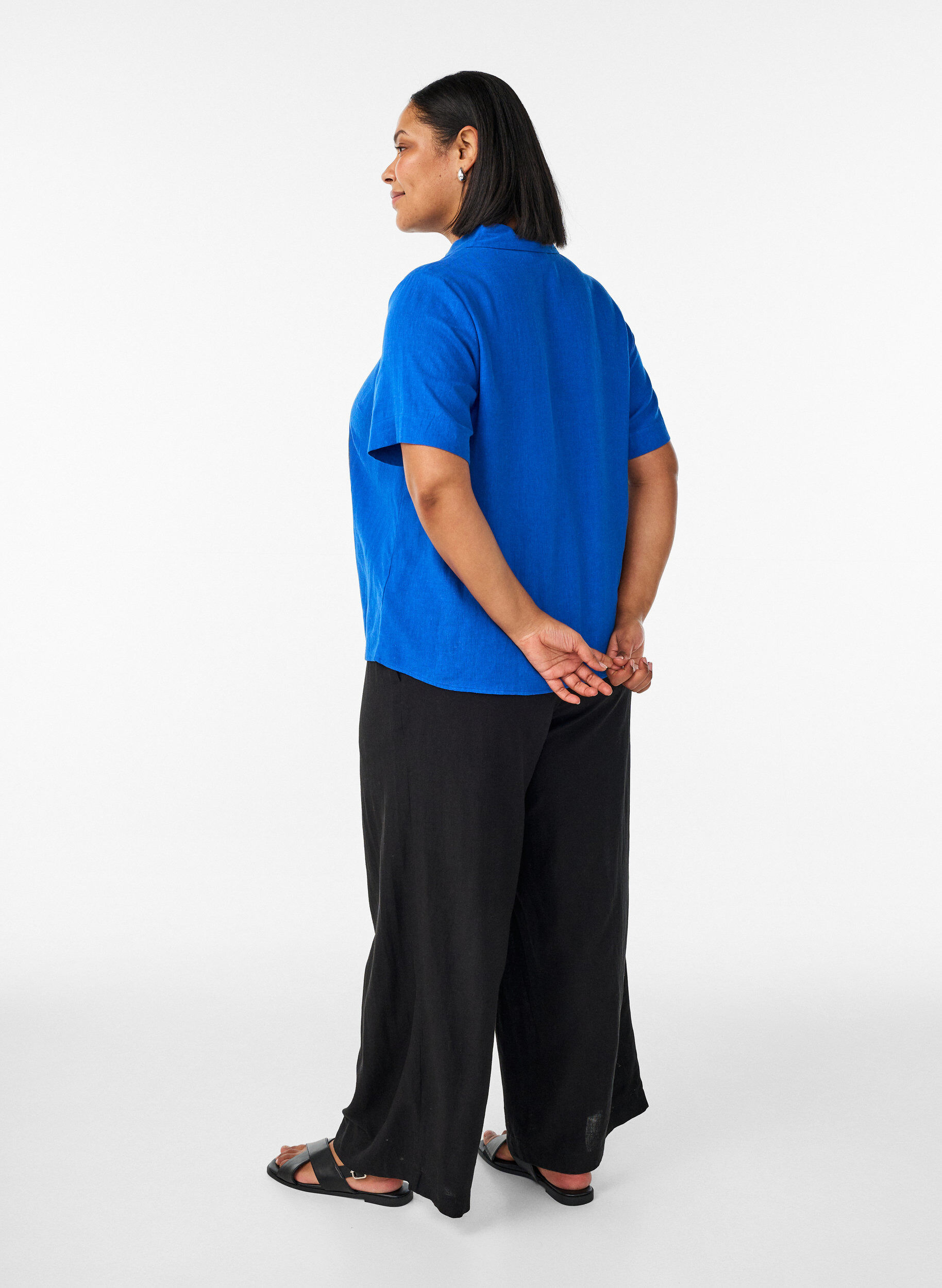 Zizzi Wijde linnen en viscose broek, Zwart, Model image number 1