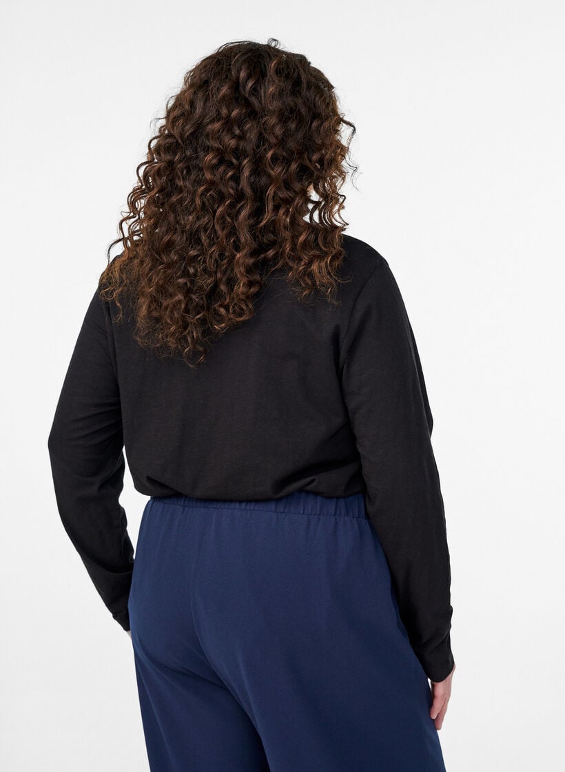 T-shirt met lange mouwen, V-hals en knopen, Zwart, Model image number 2