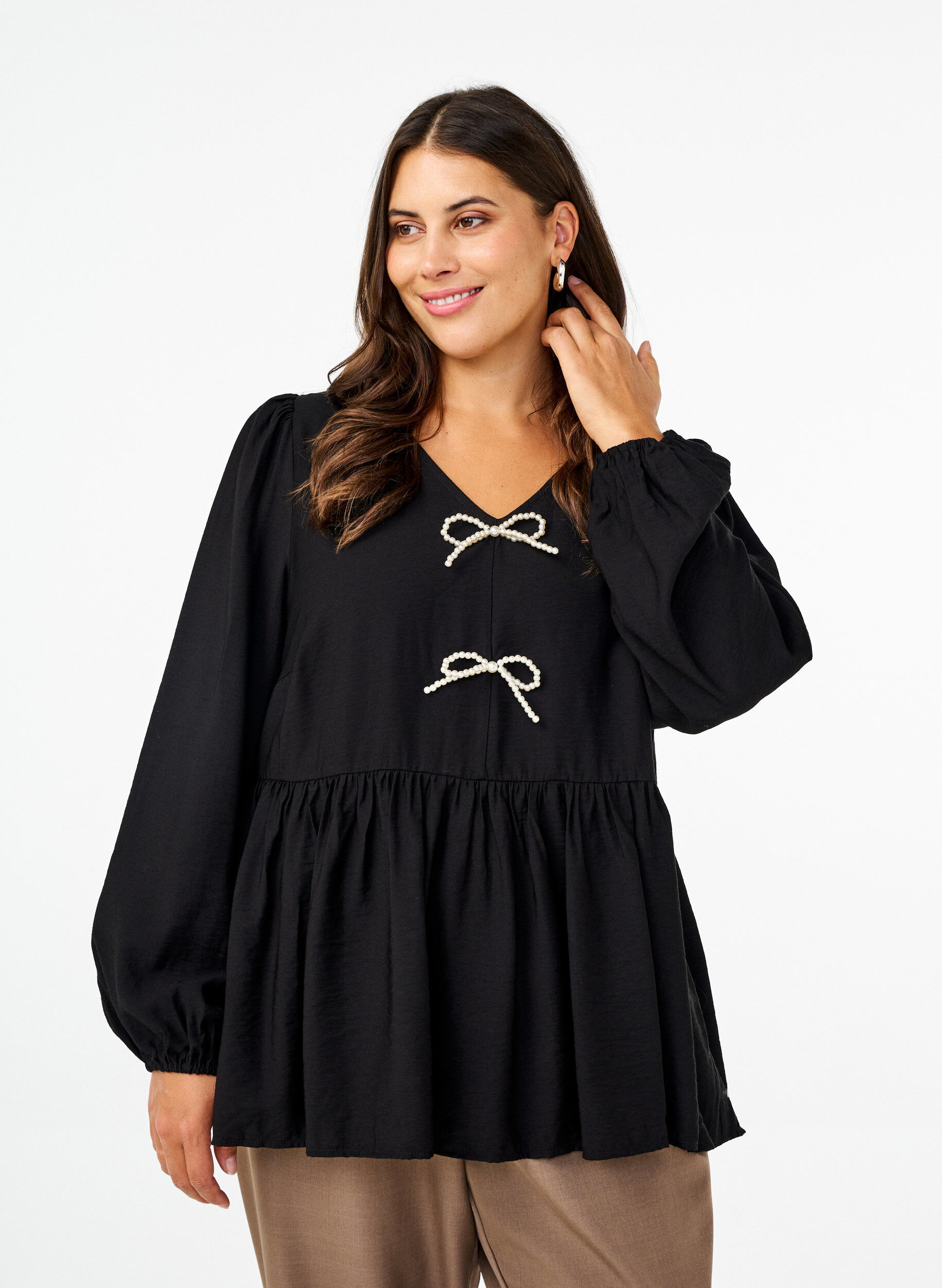 Zizzi Blouse met parelsstrikken en lange mouwen, Black, Model image number 0