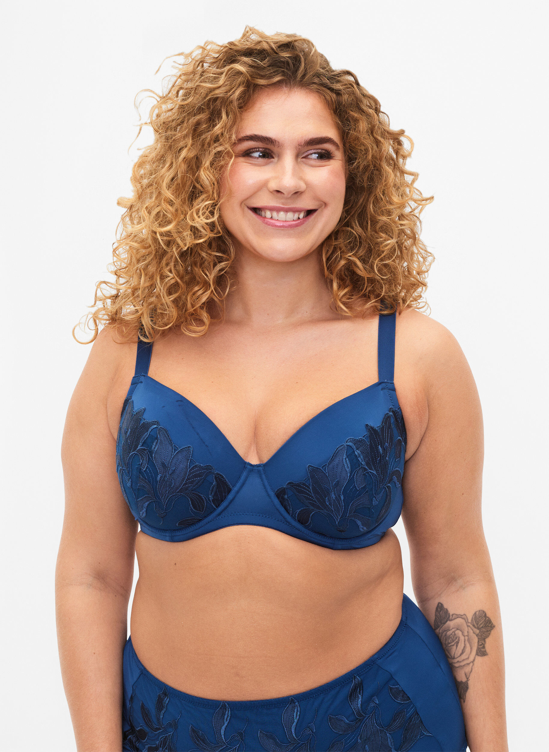 Zizzi Gevulde beugelbeha met kant, Blauw, Model image number 0