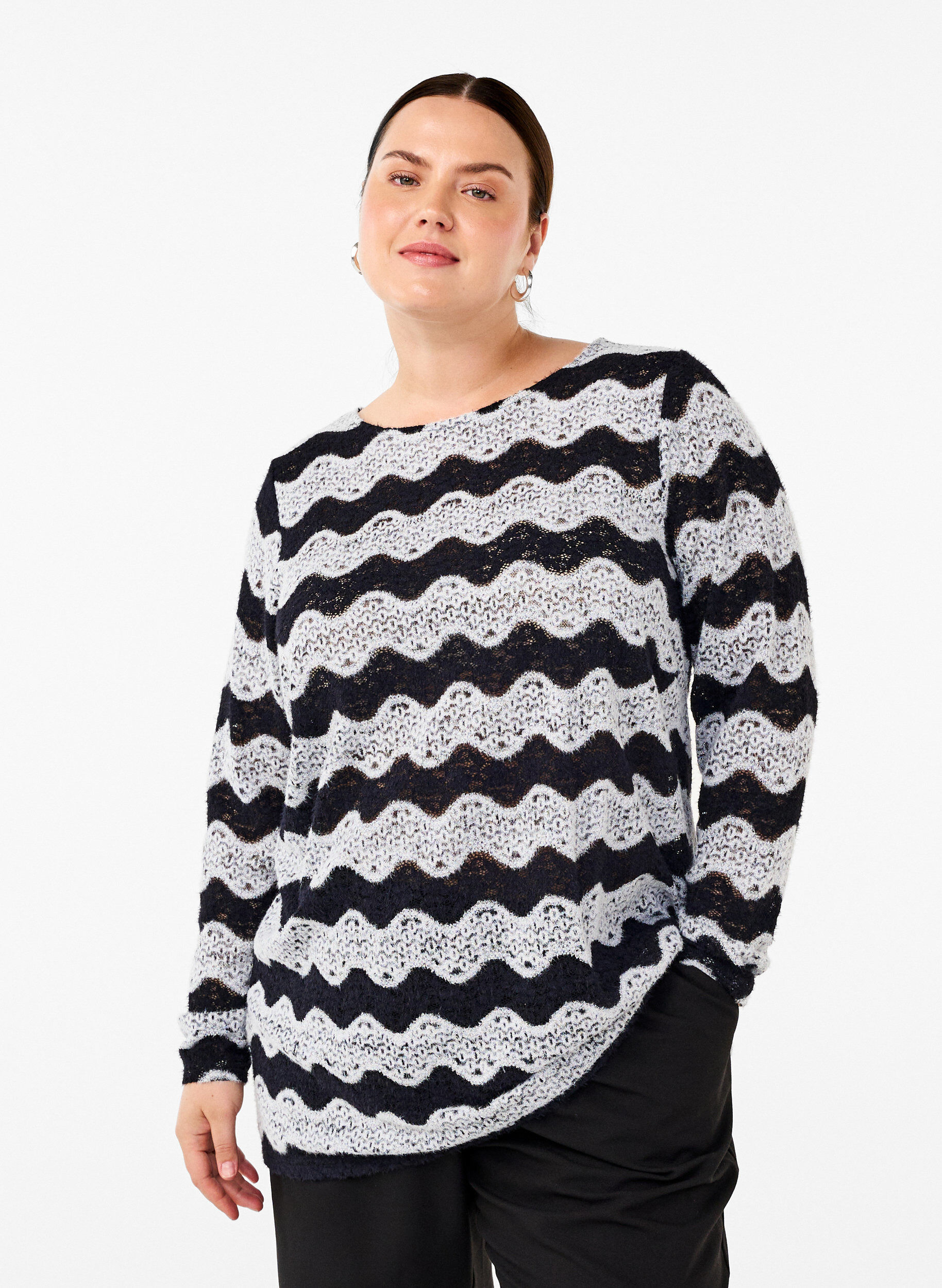 Zizzi Gebreide blouse met golfpatroon, Black Stripe, Model image number 0