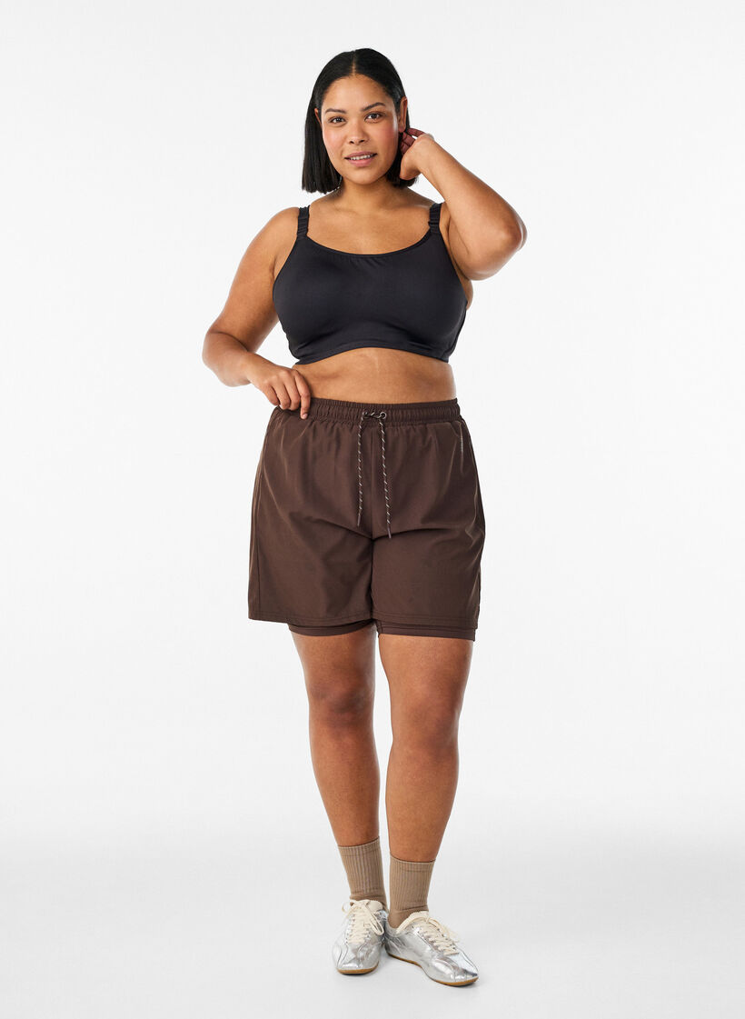 Sportbeha met hoge ondersteuning, beugels en gewatteerde bandjes, Zwart, Model image number 1