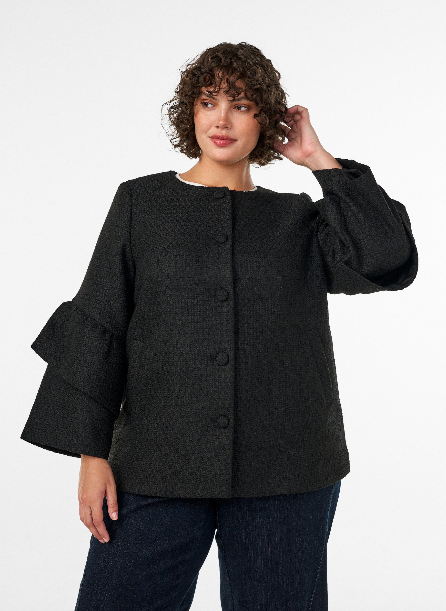 ZizziBoucl&eacute; jasje met ruchesdetails, Zwart, Model image number 0