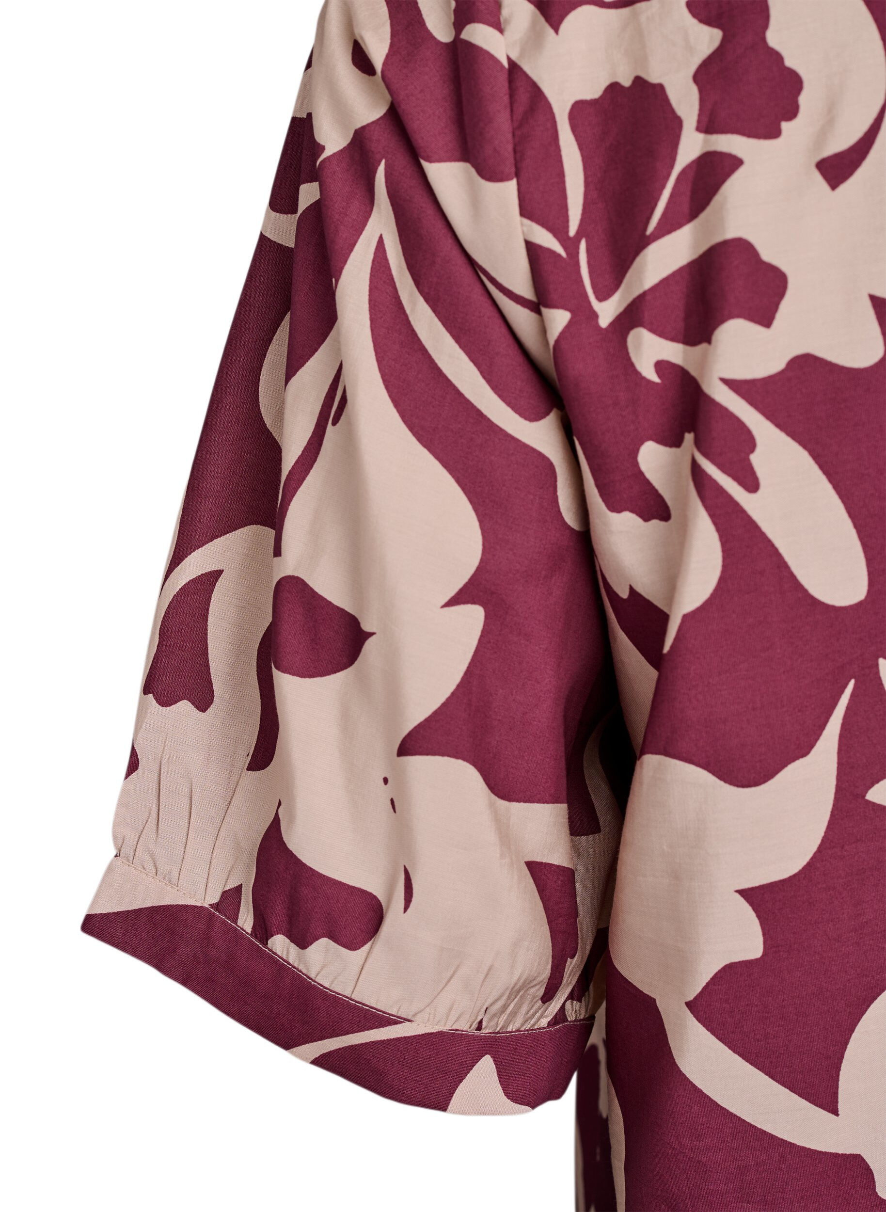 Zizzi Knielange jurk met print en V-hals, Rood, Packshot image number 3
