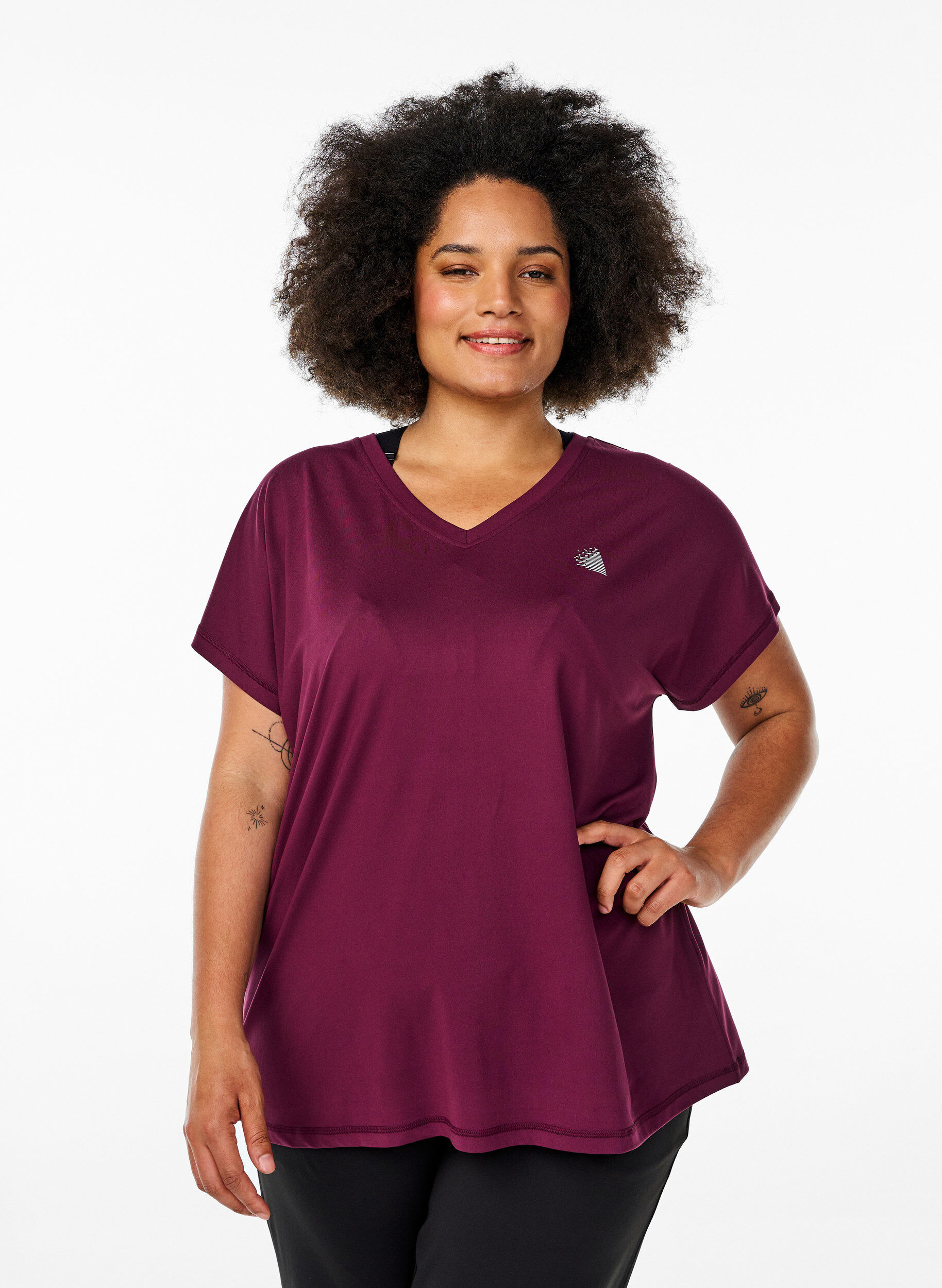 Losvallend sport T-shirt met V-hals, Rood, Model