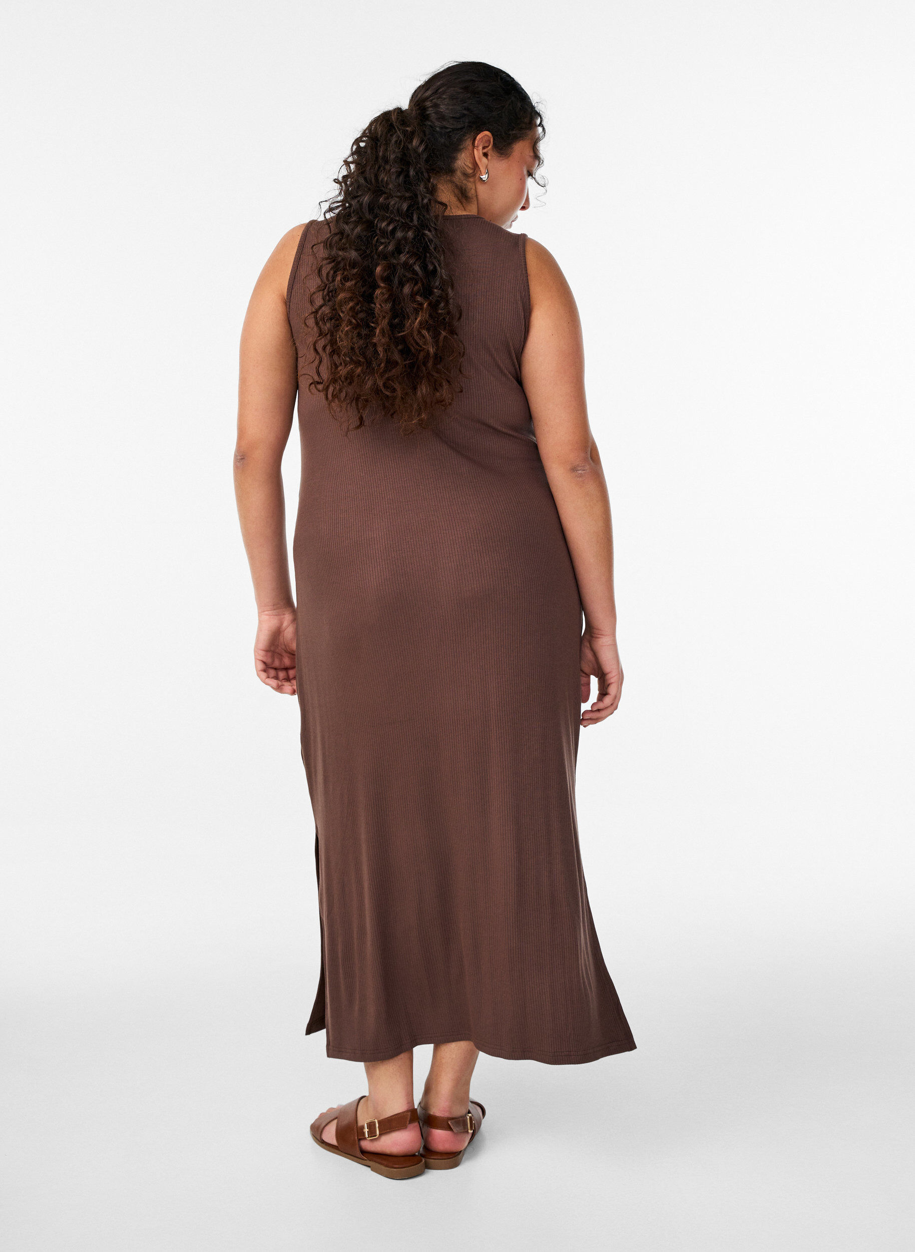 Zizzi Mouwloze ribjurk van viscose, Bruin, Model image number 1