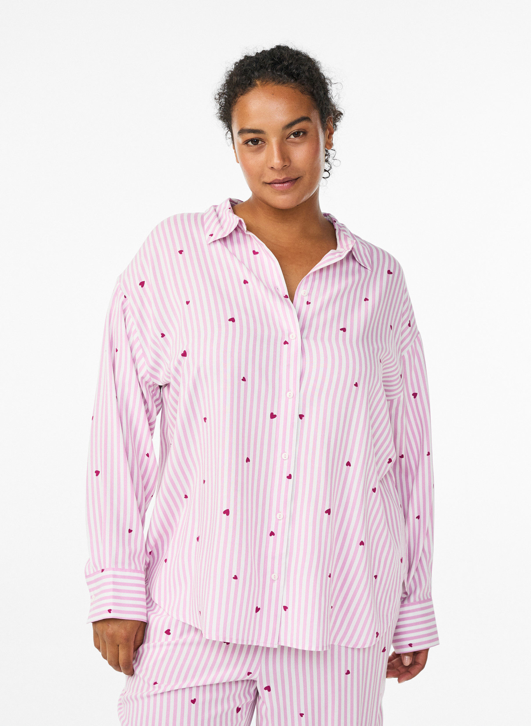 Nachtshirt met strepen en hartjes, Roze, Model