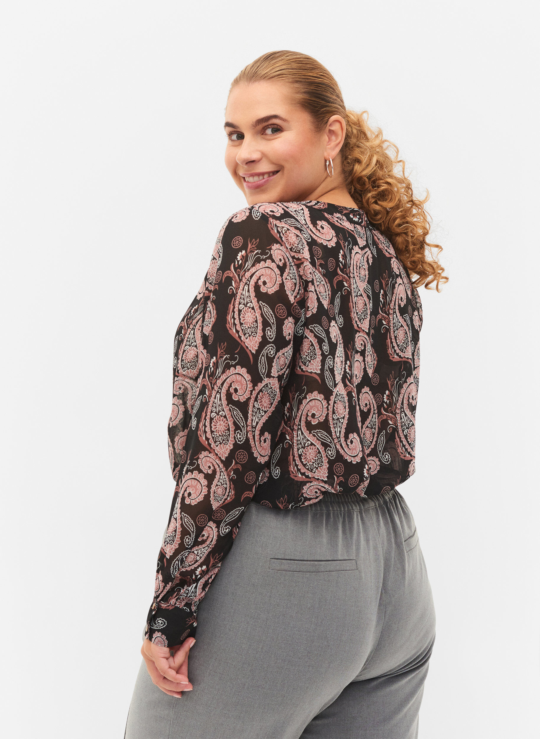 Zizzi Blouse met v-hals en print, Black/Beige Paisley, Model image number 1