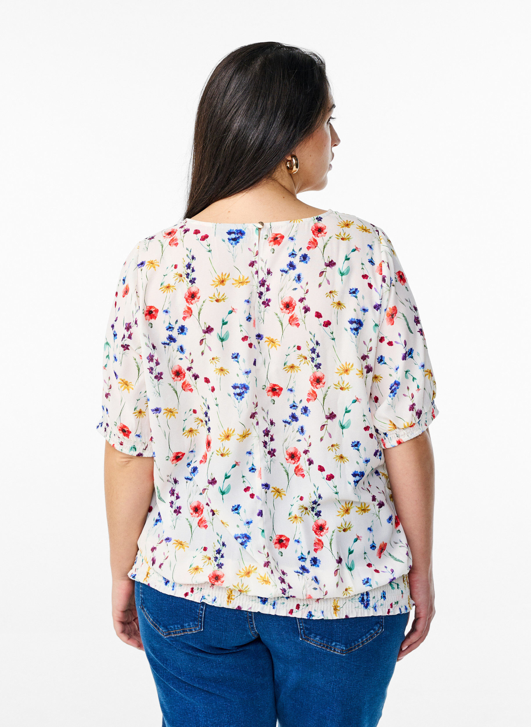 Zizzi Gebloemde blouse met smokwerk, Blauw, Model image number 2