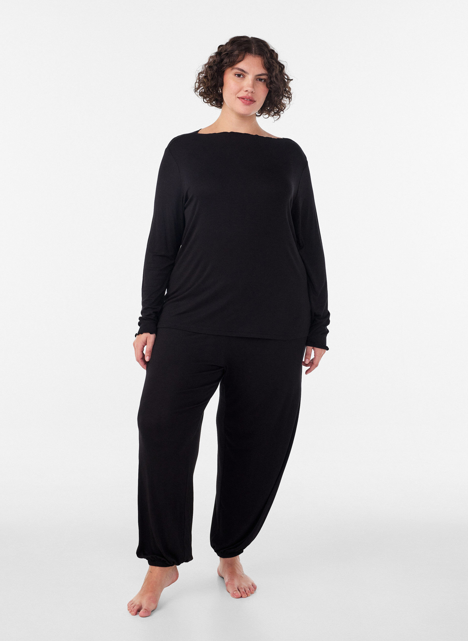 ZizziViscose nachttop met lange mouwen, Zwart, Model image number 1