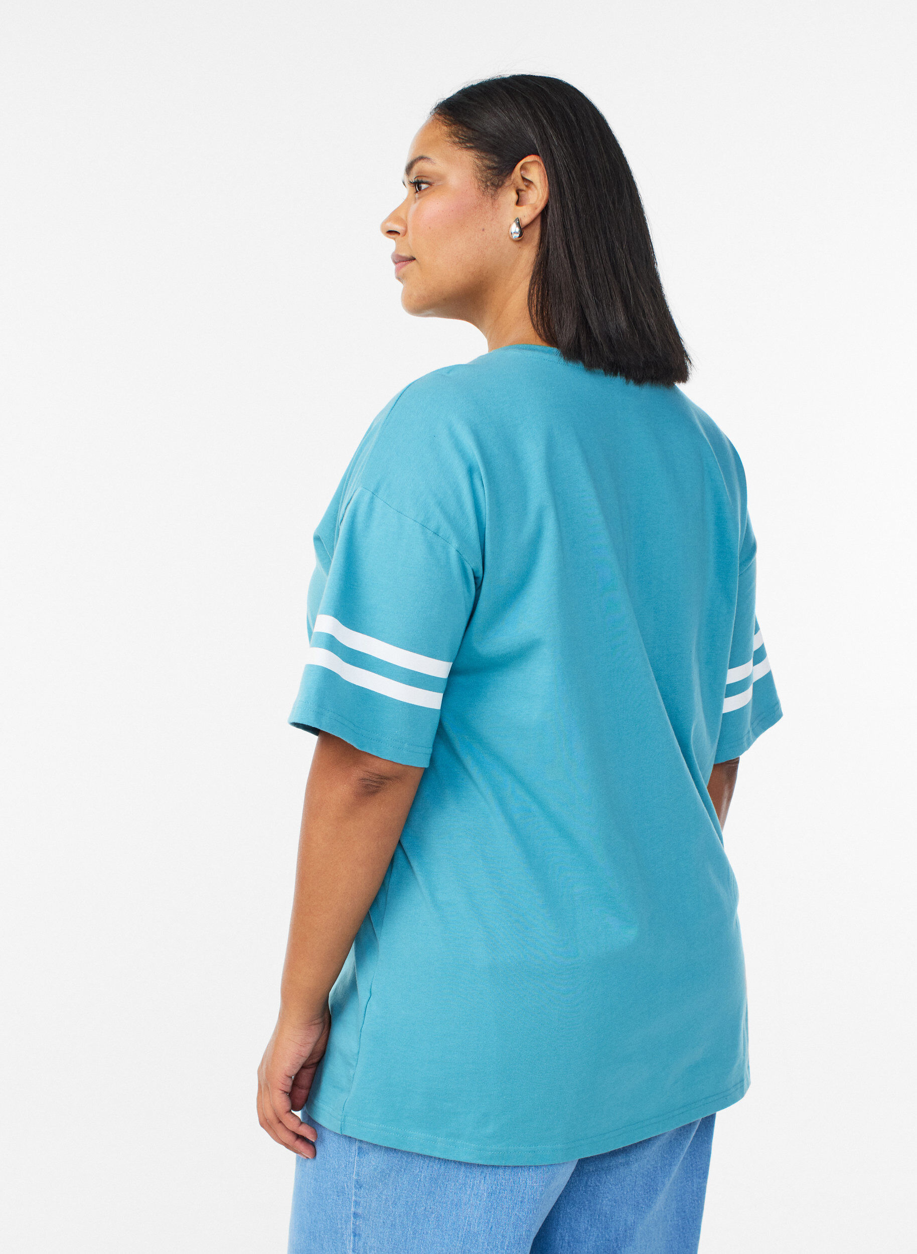 Zizzi Sportief oversized college T-shirt, Blauw, Model image number 2