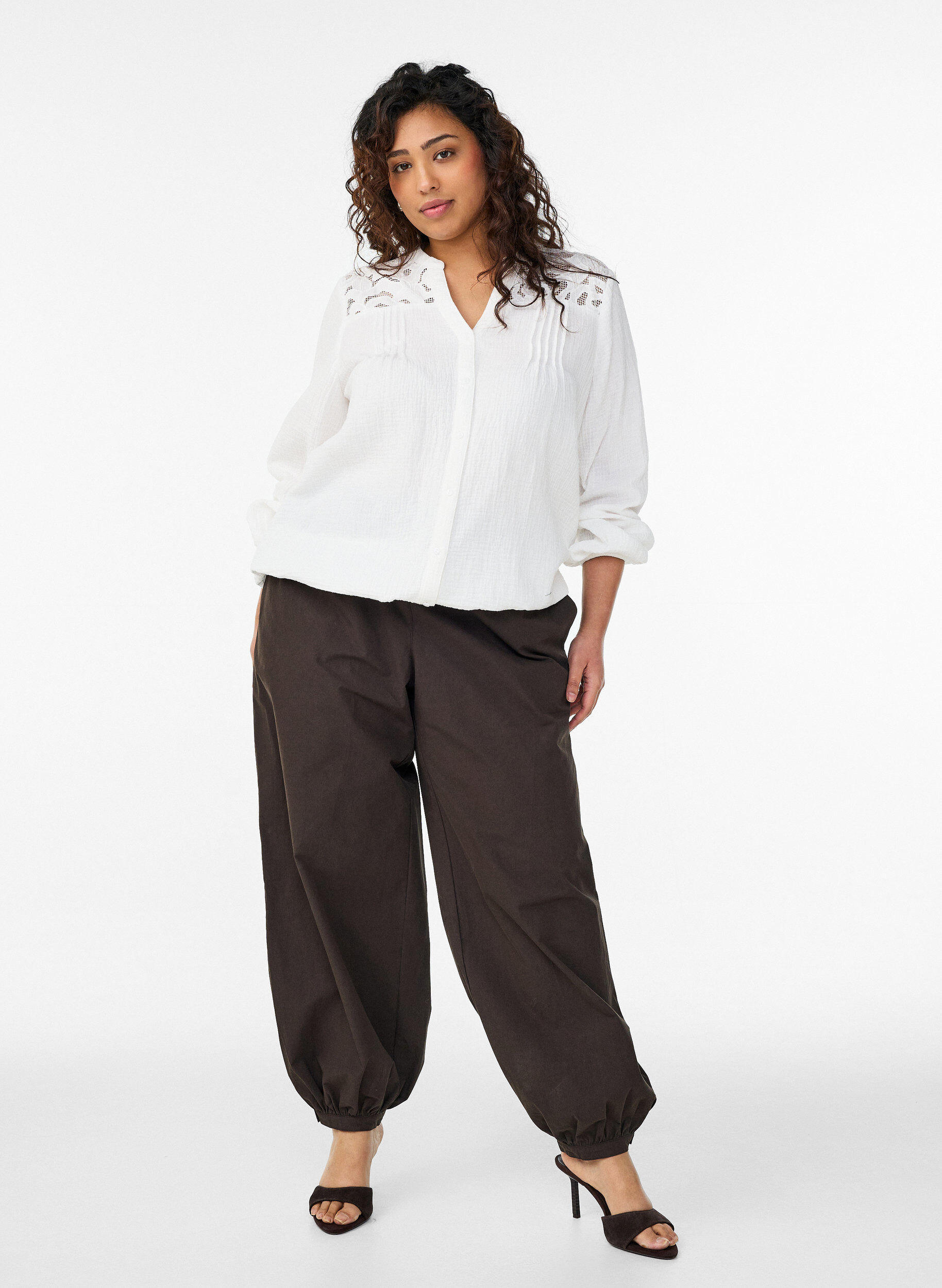 Zizzi Katoenen mousseline blouse met geborduurde details, Wit, Model image number 1