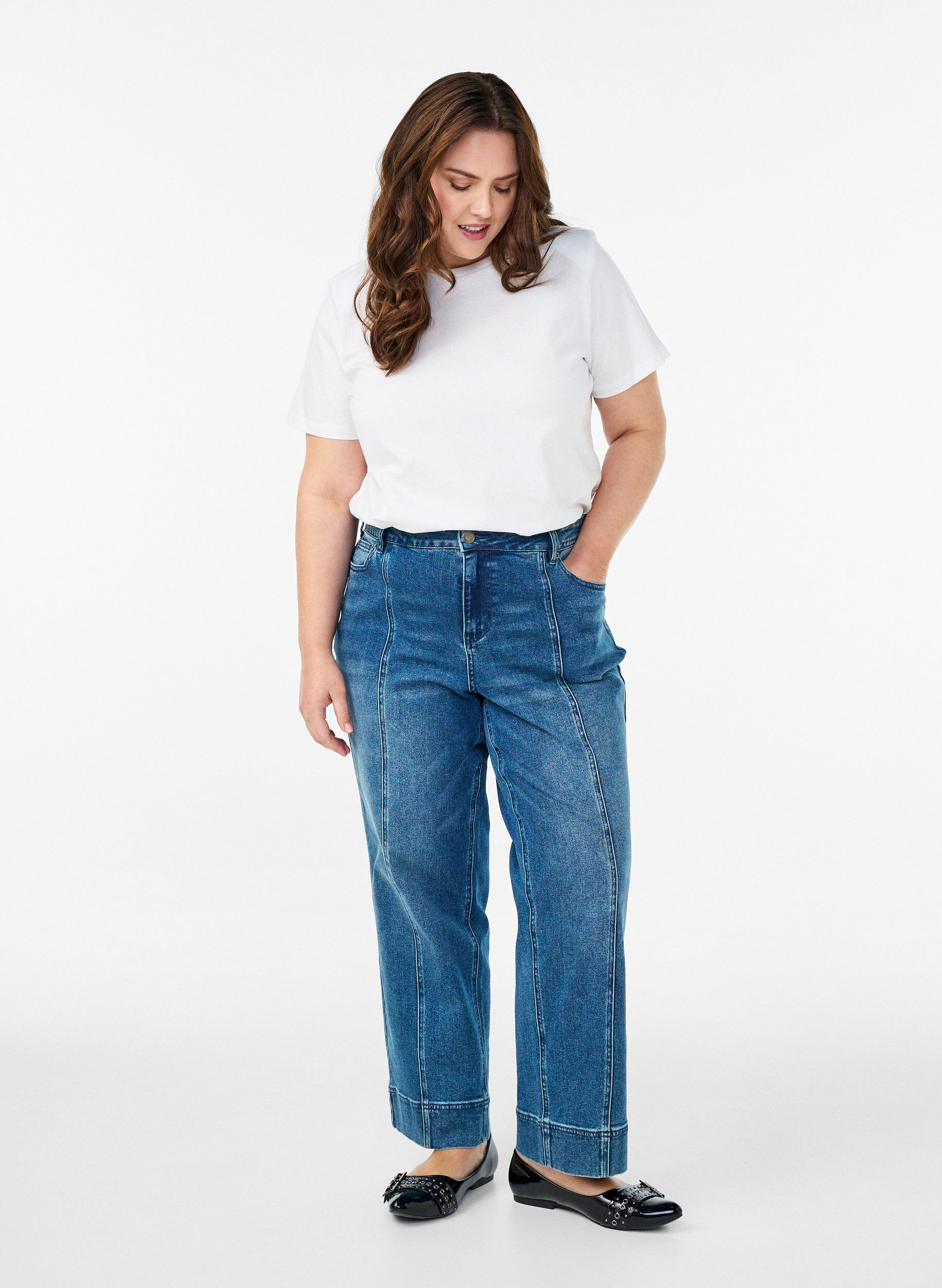 Zizzi Basic katoenen T-shirt met schoudervullingen, Wit, Model image number 1