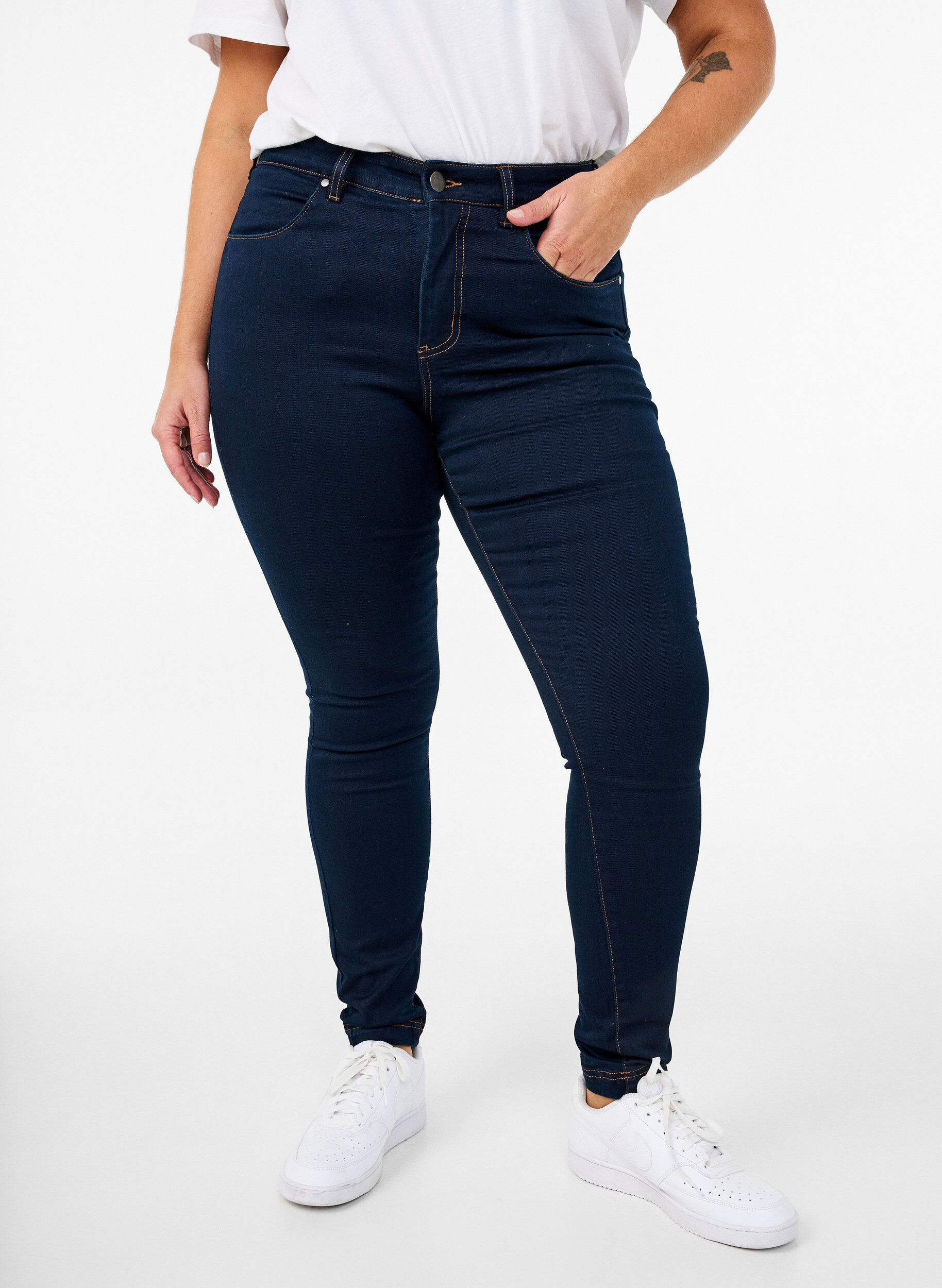 Zizzi Super slim Amy jeans met hoge taille, Unwashed, Model image number 2
