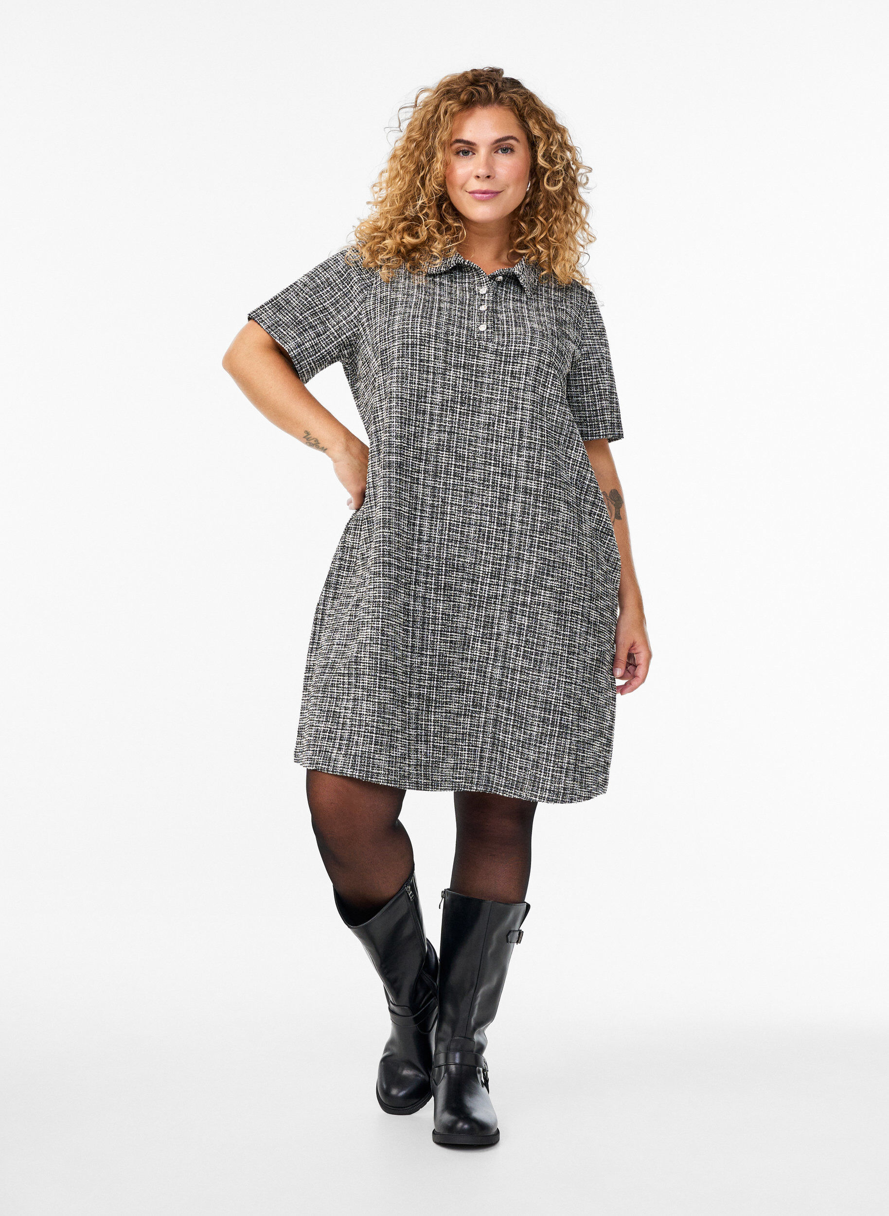 ZizziKorte jurk in gestructureerde jersey met een grafisch ruitpatroon, Vanille, Model image number 1