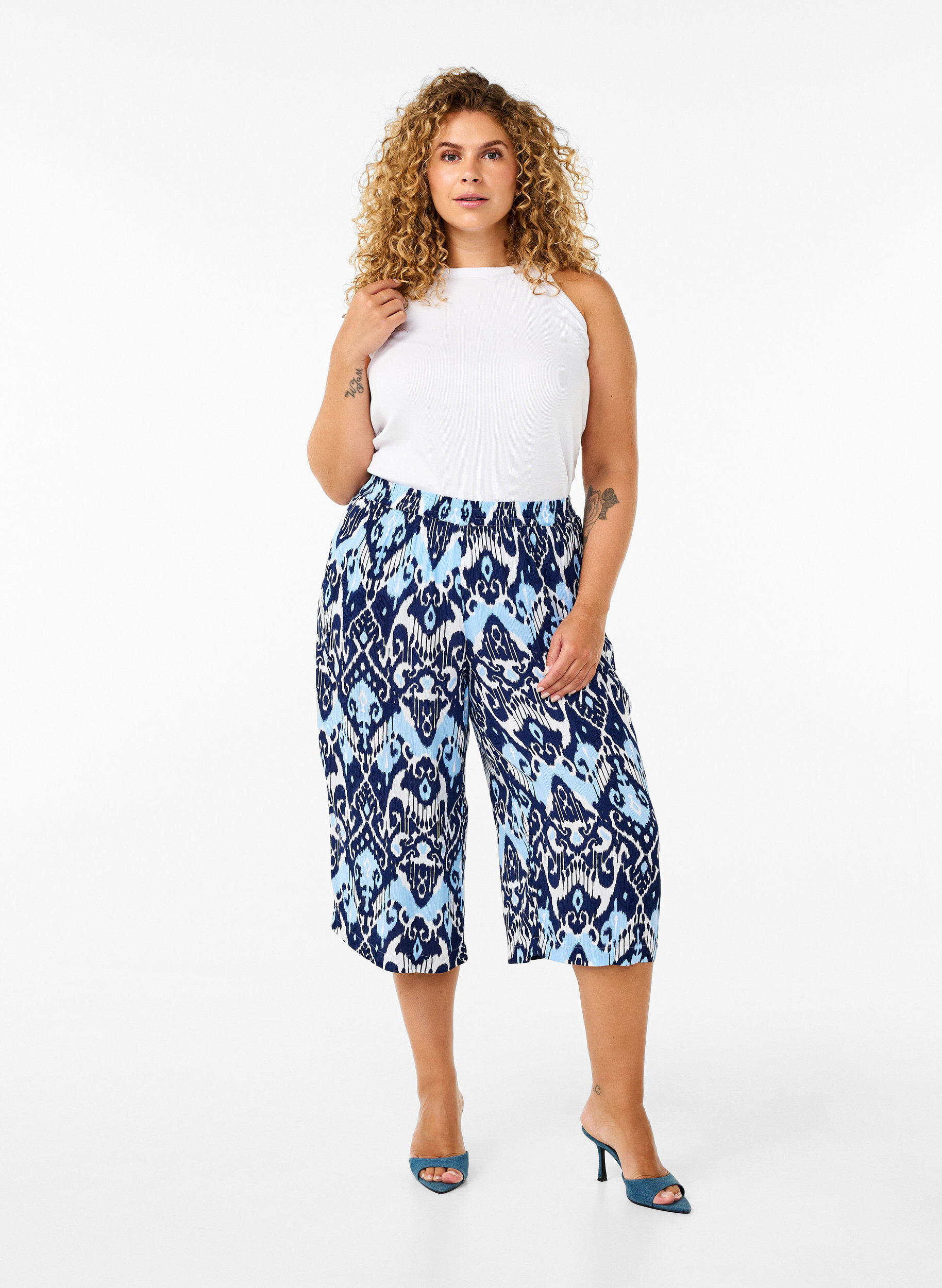 Zizzi Viscose culotte broek met print, Blue Ethnic AOP, Model image number 0