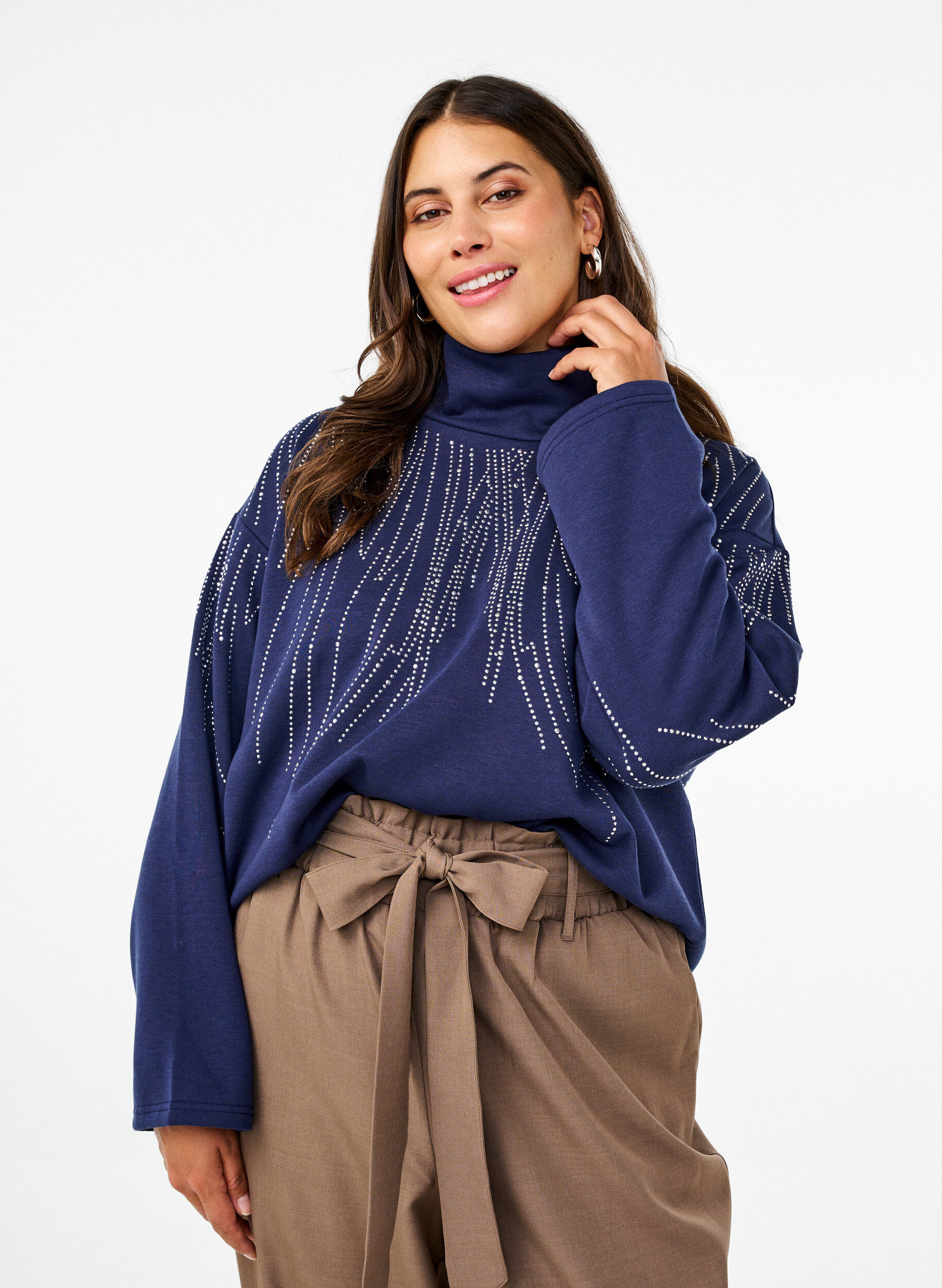 Zizzi Sweatshirt met een hoge hals en strass-steentjes, Naval Academy, Model image number 0