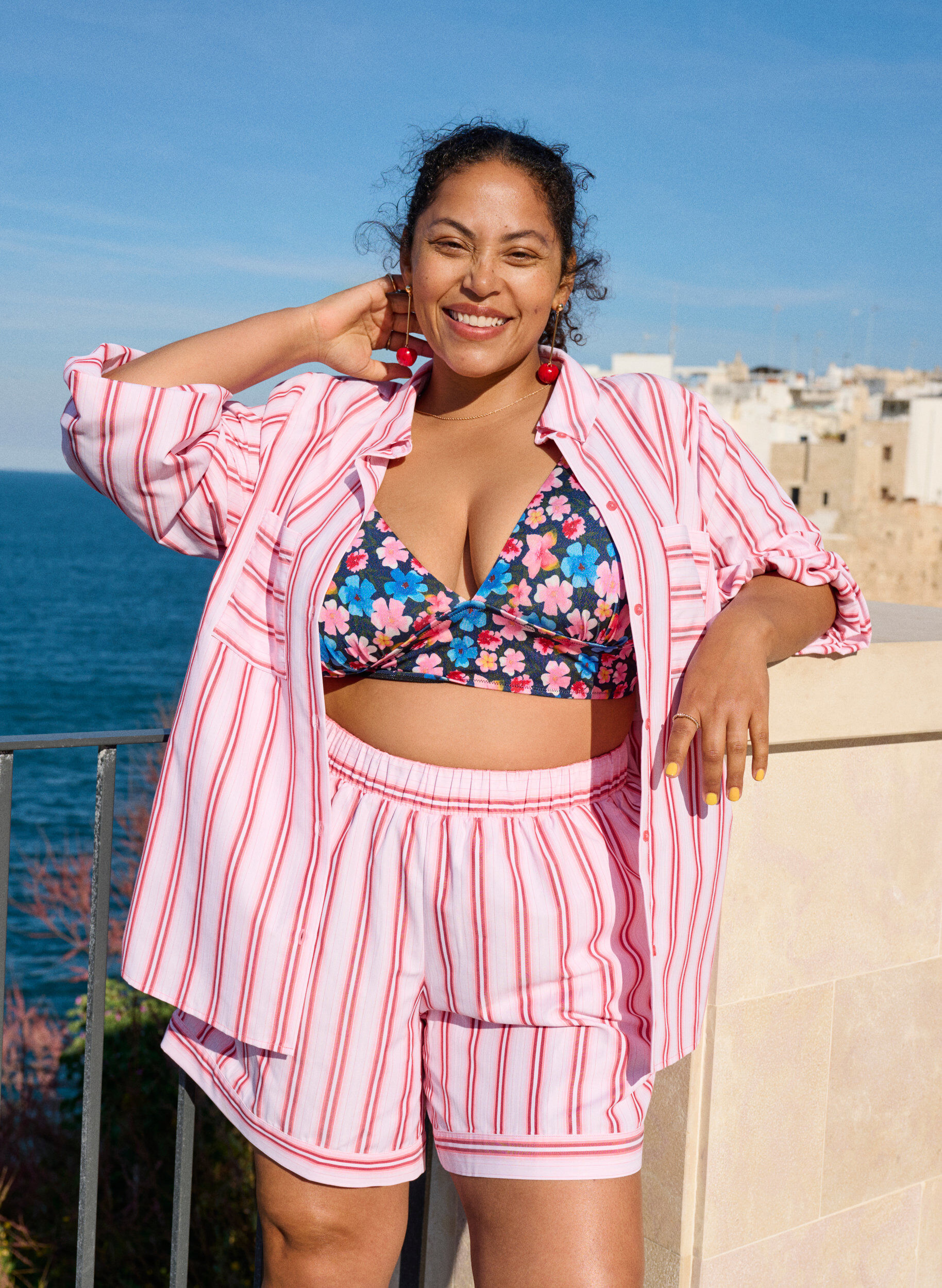 Zizzi Losse shorts met strepen en zakken, Roze, Image image number 0