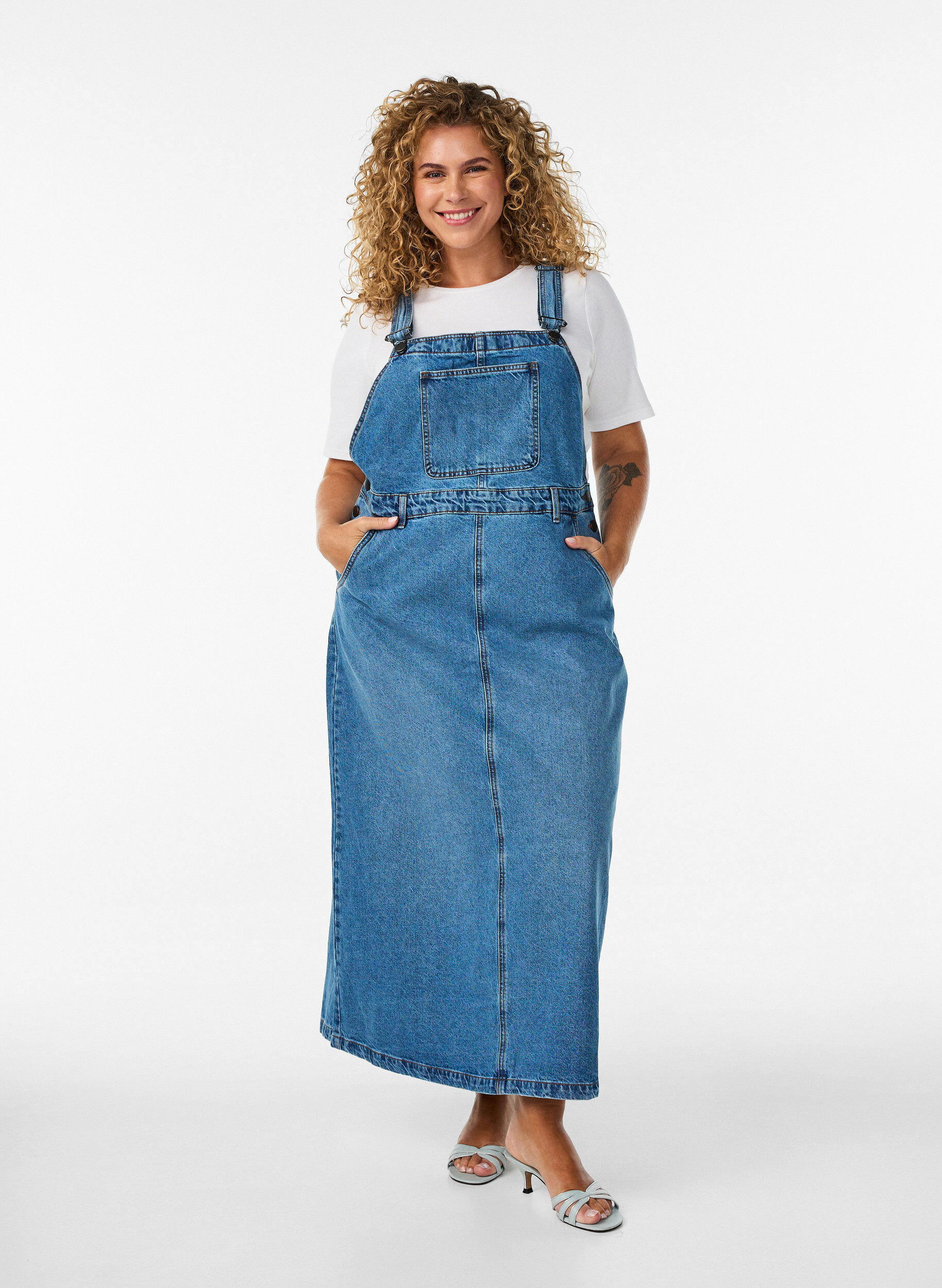 Midi denim overall jurk, Blauw, Model