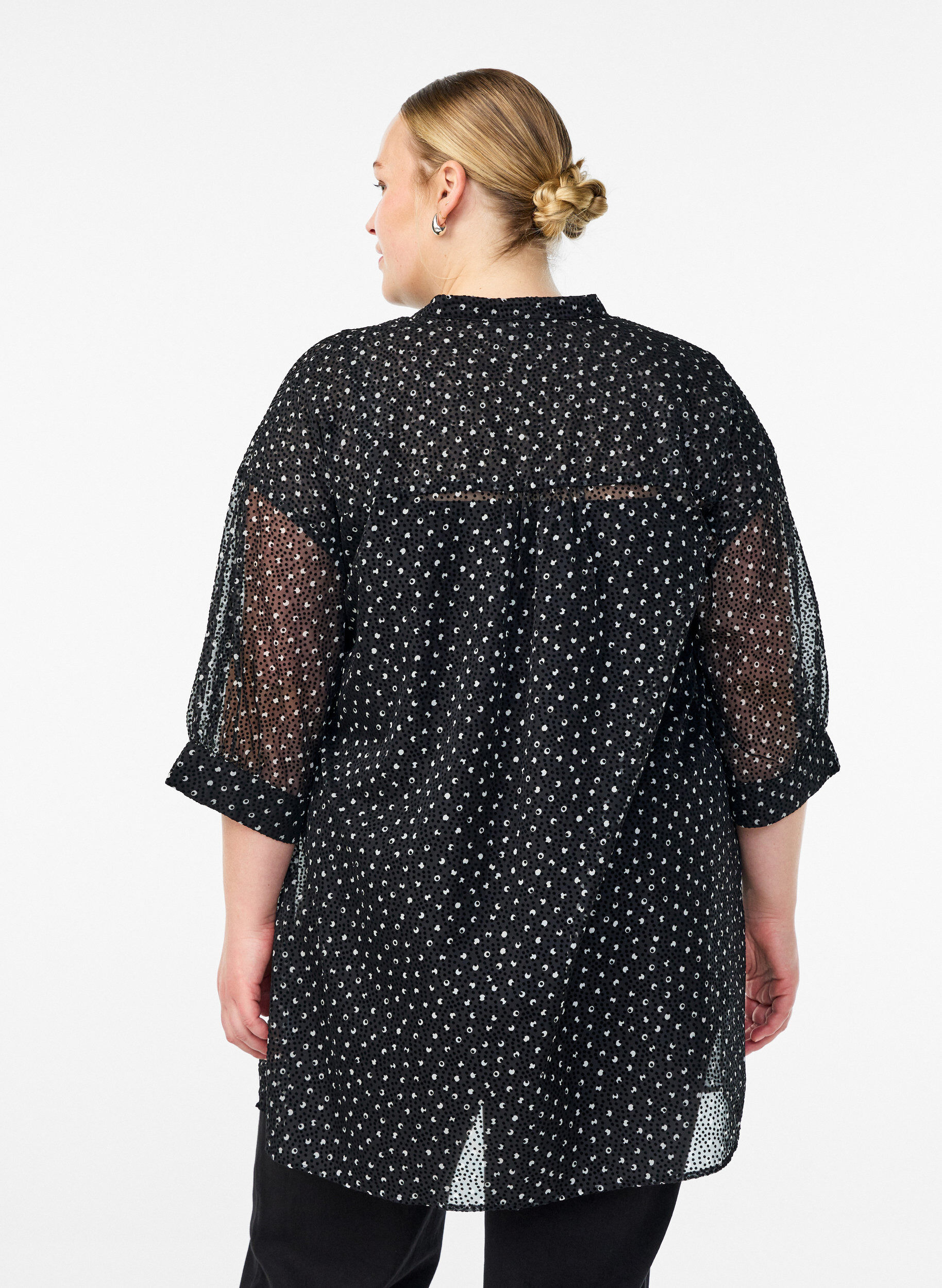 Zizzi Chiffon tuniek met fluwelen stippenpatroon, Zwart, Model image number 2