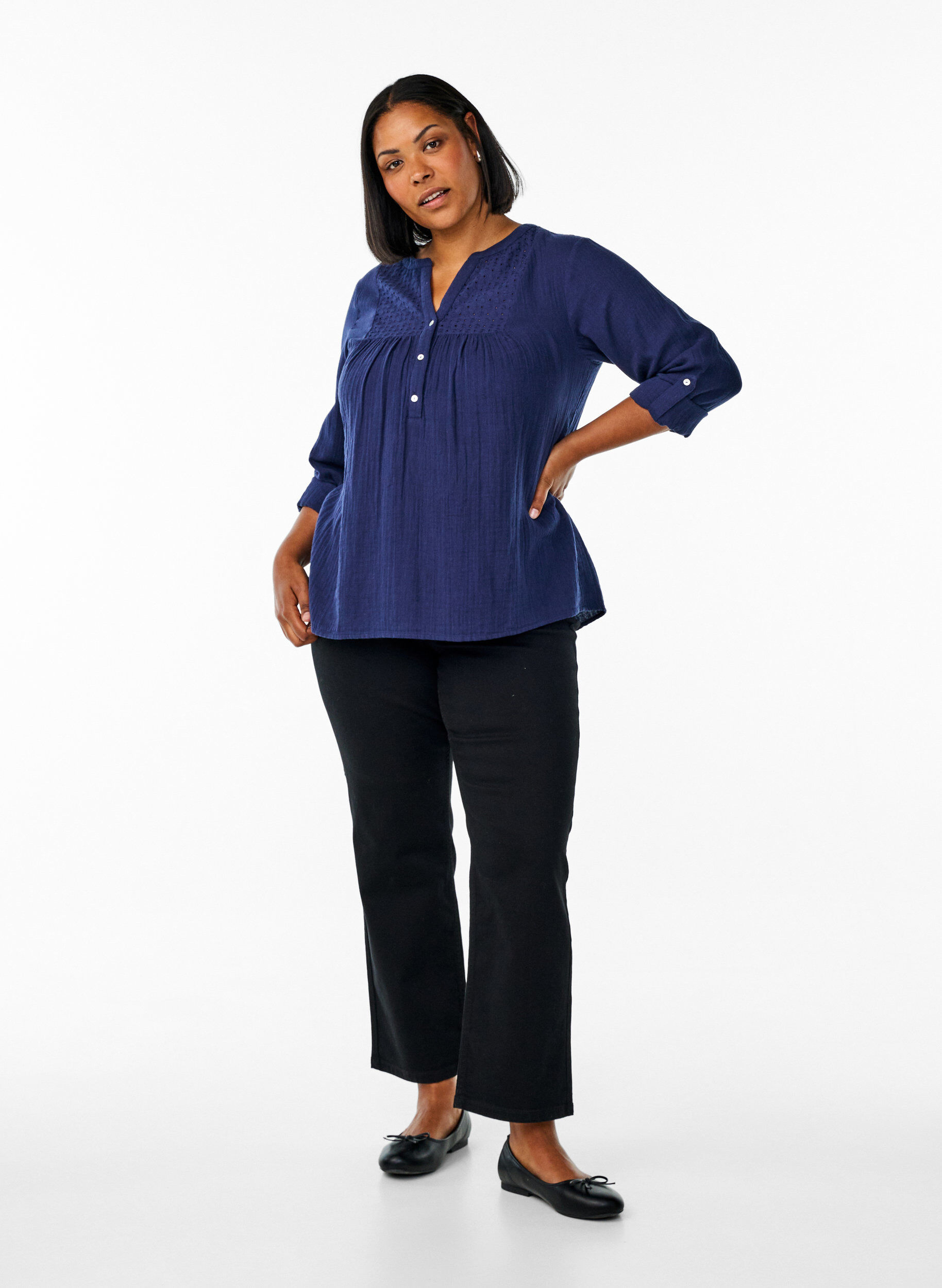 Zizzi Blouse in katoenen mousseline met broderie anglaise, Blauw, Model image number 1