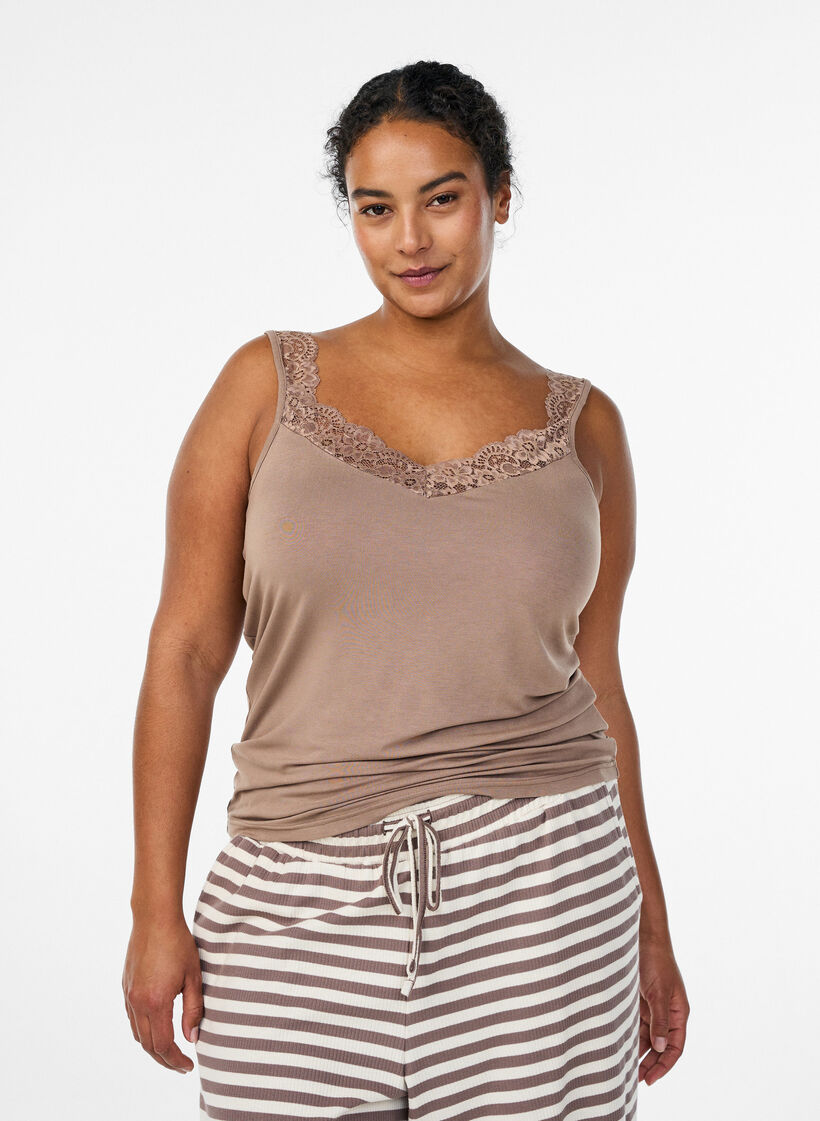 Viscose top met kanten rand, Beige, Model image number 0