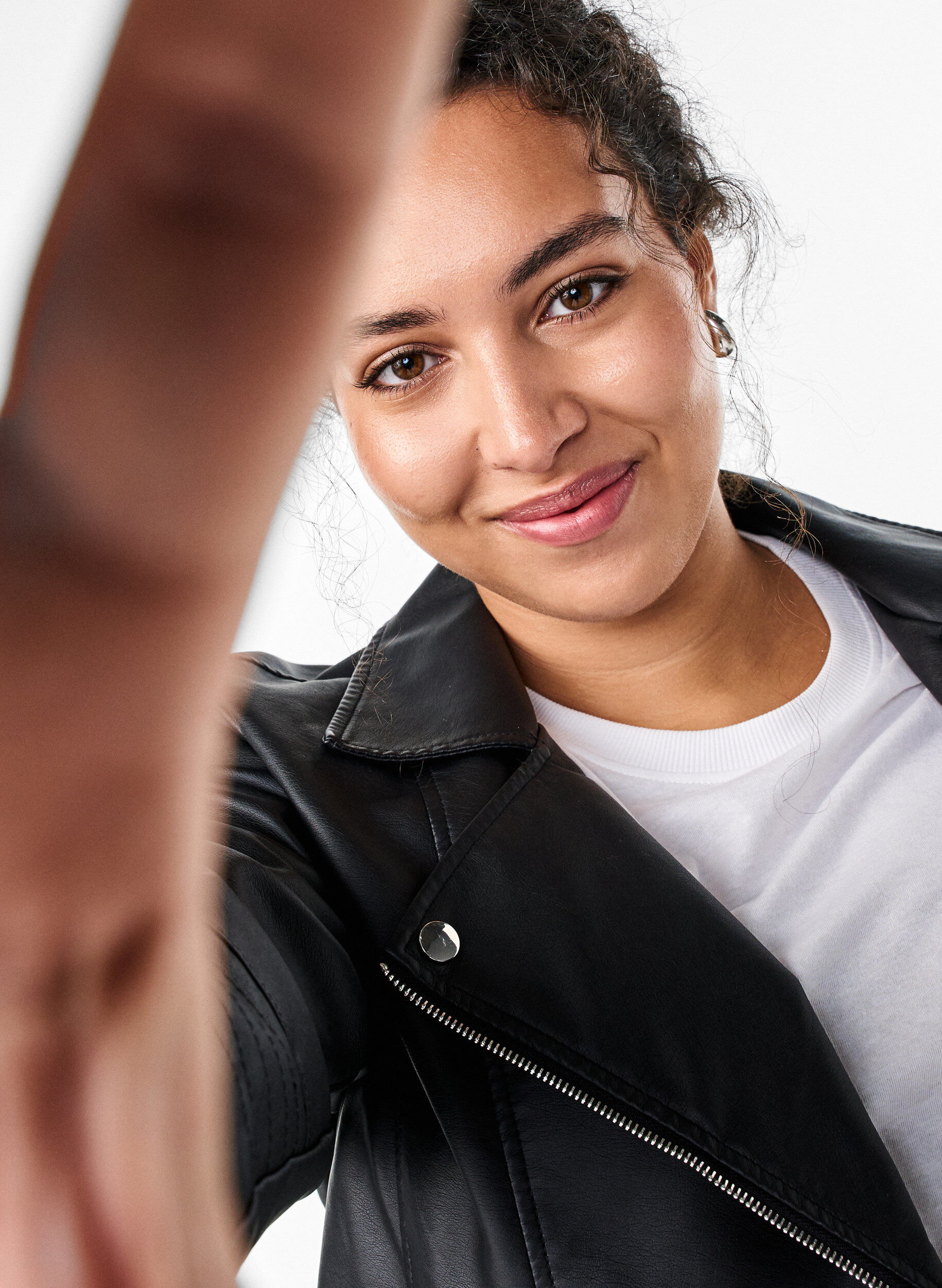 Zizzi Imitatie leren bikerjas, Zwart, Model image number 3