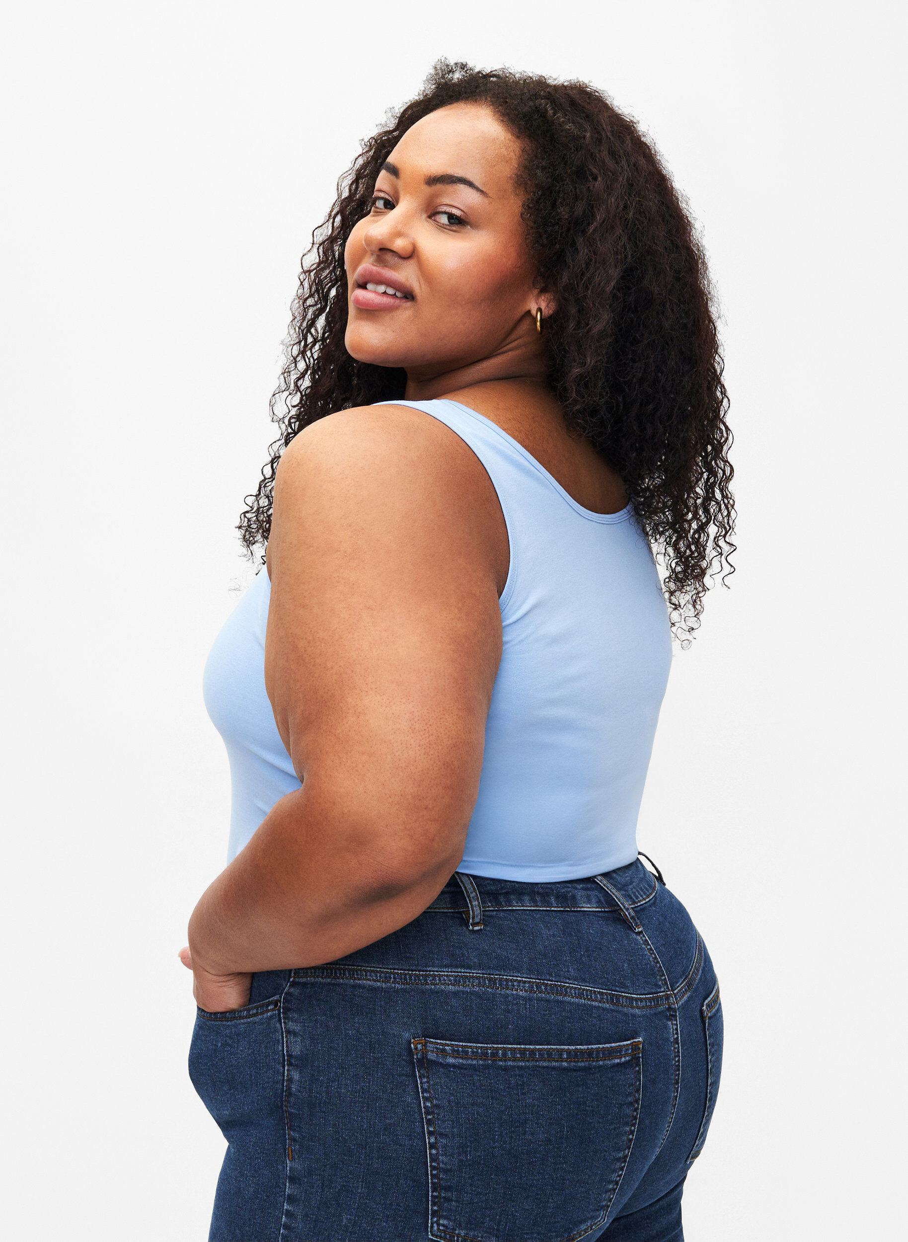 Zizzi Effen gekleurd basic top in katoen, Blauw, Model image number 2