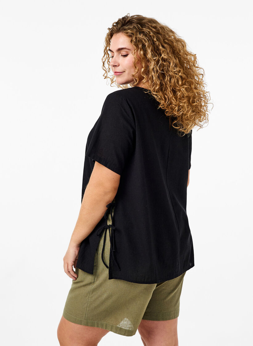 Losse korte broek van katoenmix met linnen, Deep Lichen Green, Model image number 1