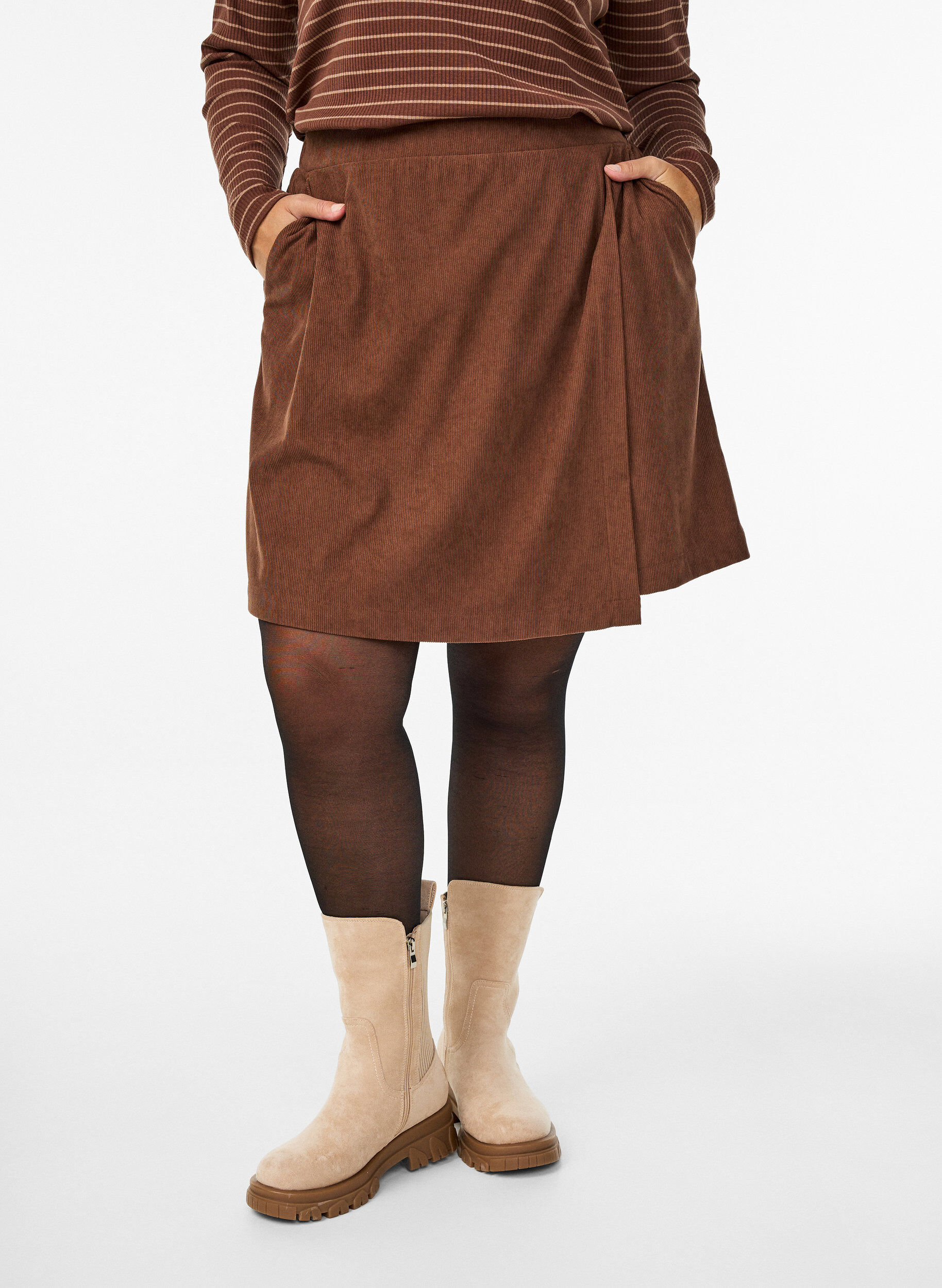 Zizzi Korte rok van corduroy, Bruin, Model image number 3